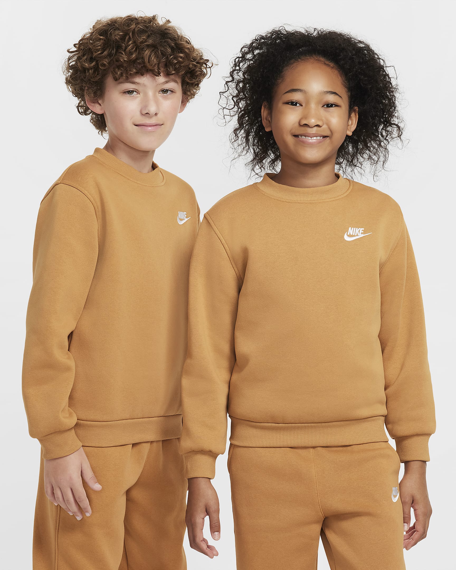 Bluza dresowa dla dużych dzieci Nike Sportswear Club Fleece - Flax/Biel