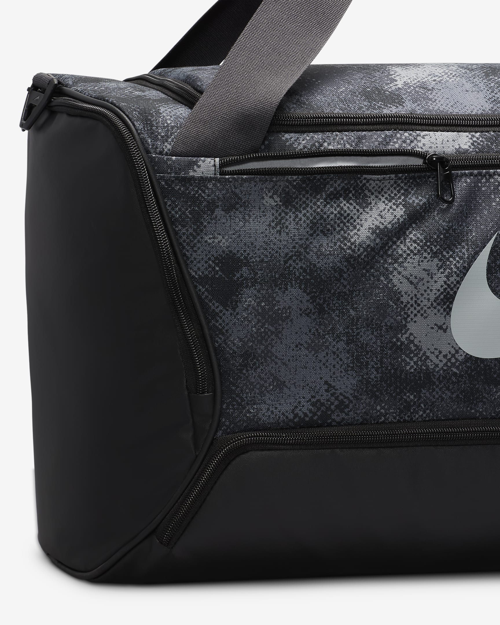 กระเป๋า Duffel Nike Brasilia (ขนาดกลาง, 60 ล.) - Iron Grey/ดำ/Light Smoke Grey