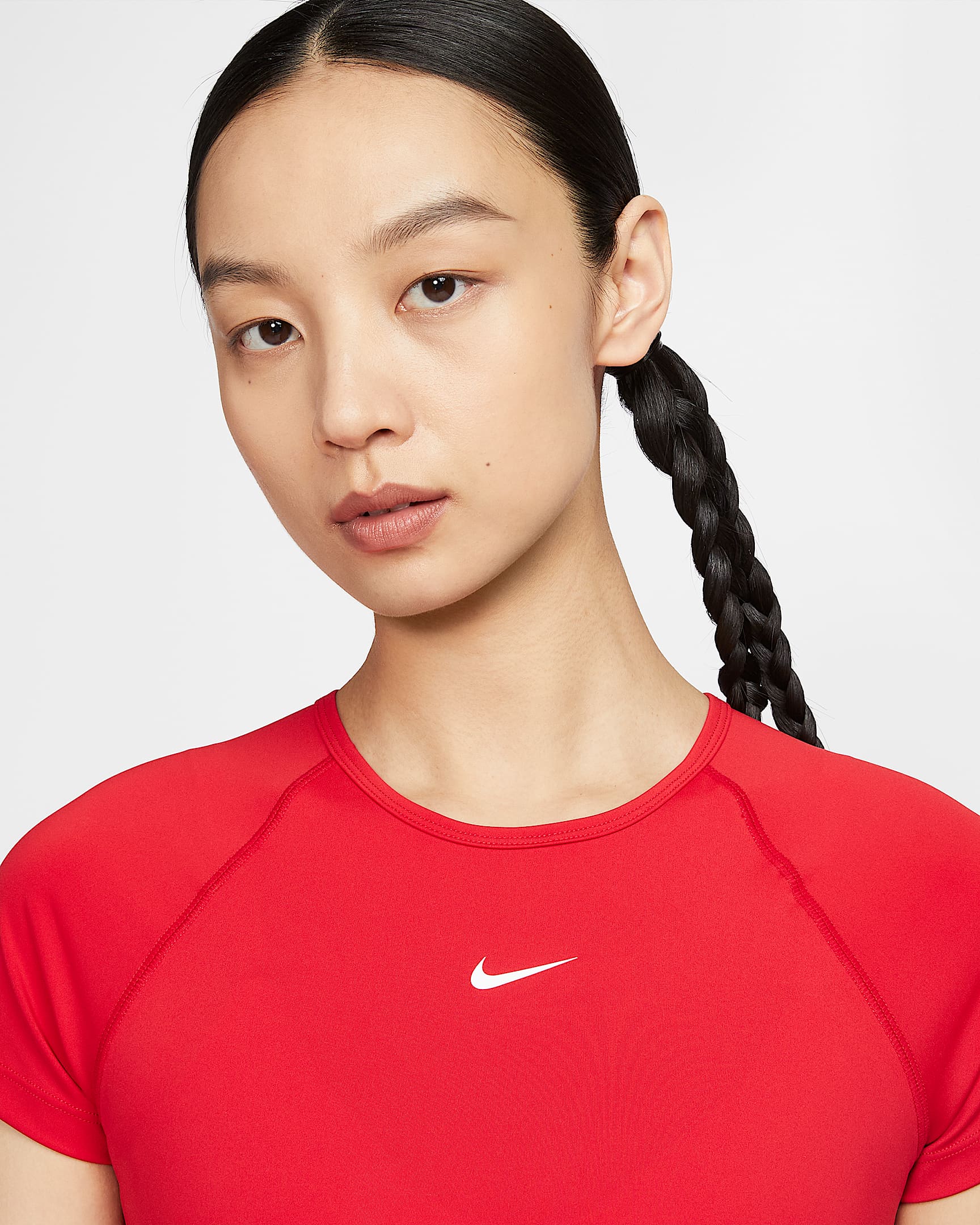 Nike Pro Women's Dri-FIT Short-Sleeve Cropped Graphic Top. Nike PH