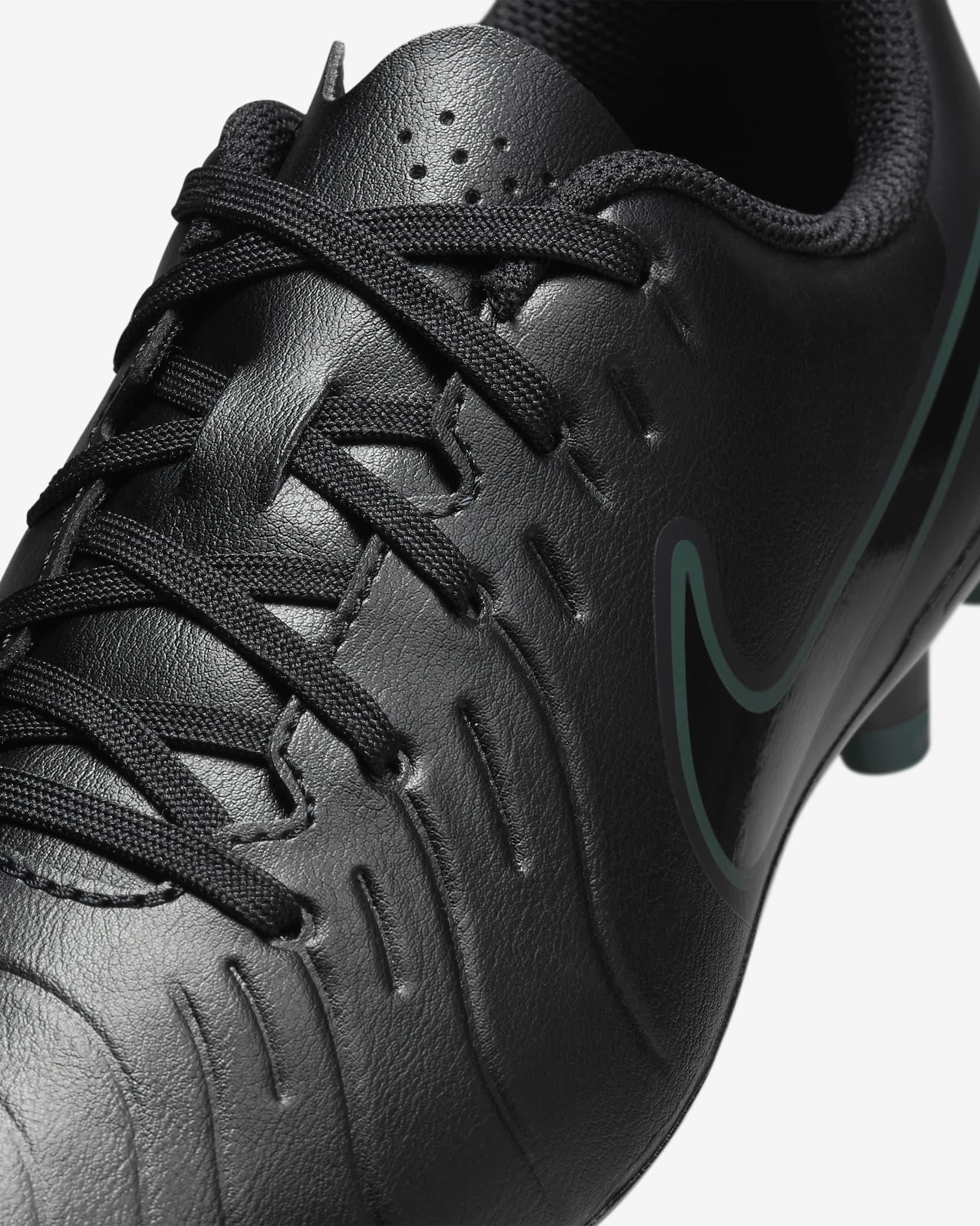 Nike Jr. Tiempo Legend 10 Club többféle talajra készült, alacsony szárú futballcipő gyerekeknek/nagyobb gyerekeknek - Fekete/Deep Jungle/Fekete