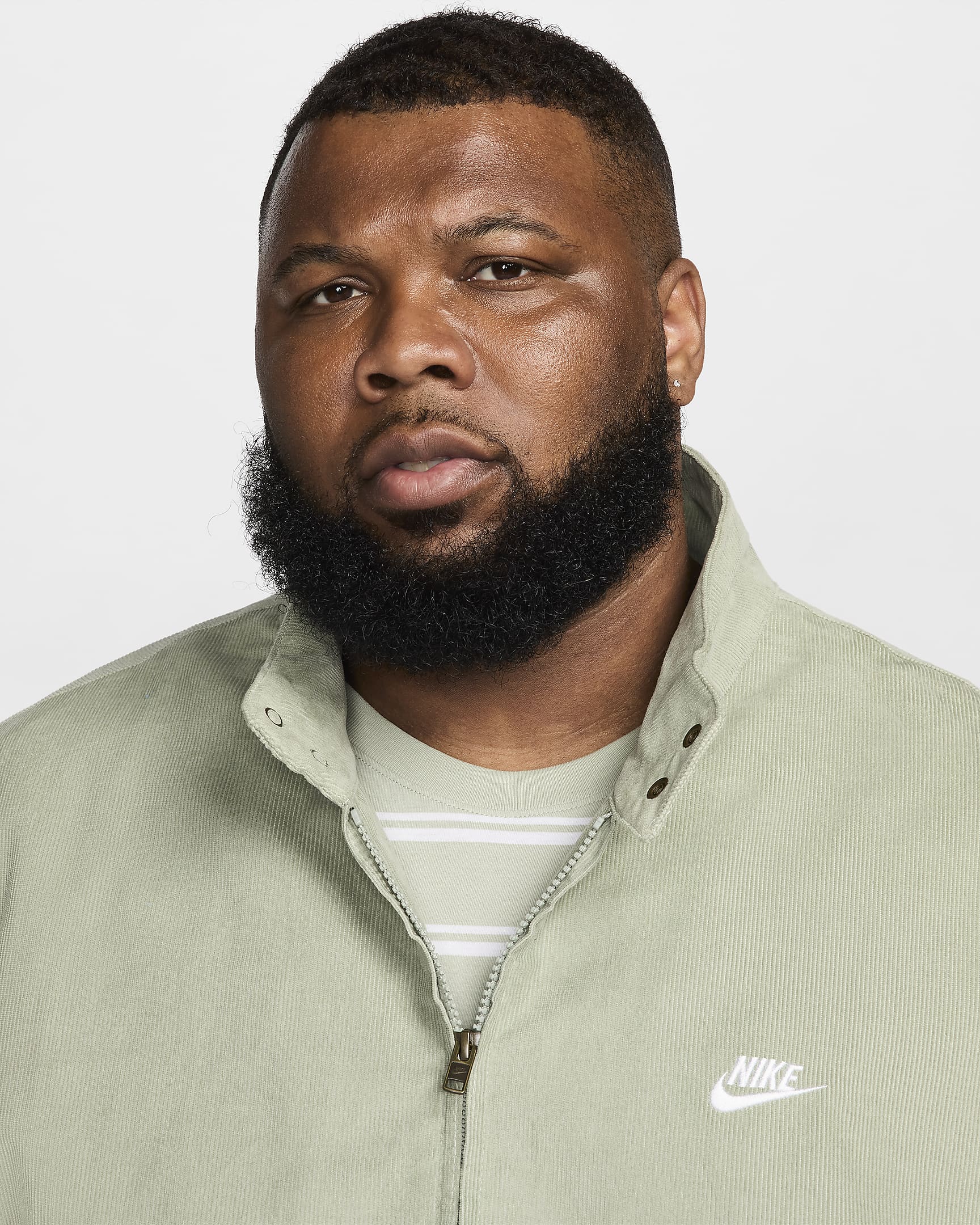 Chamarra Harrington de pana para hombre Nike Sportswear Club.