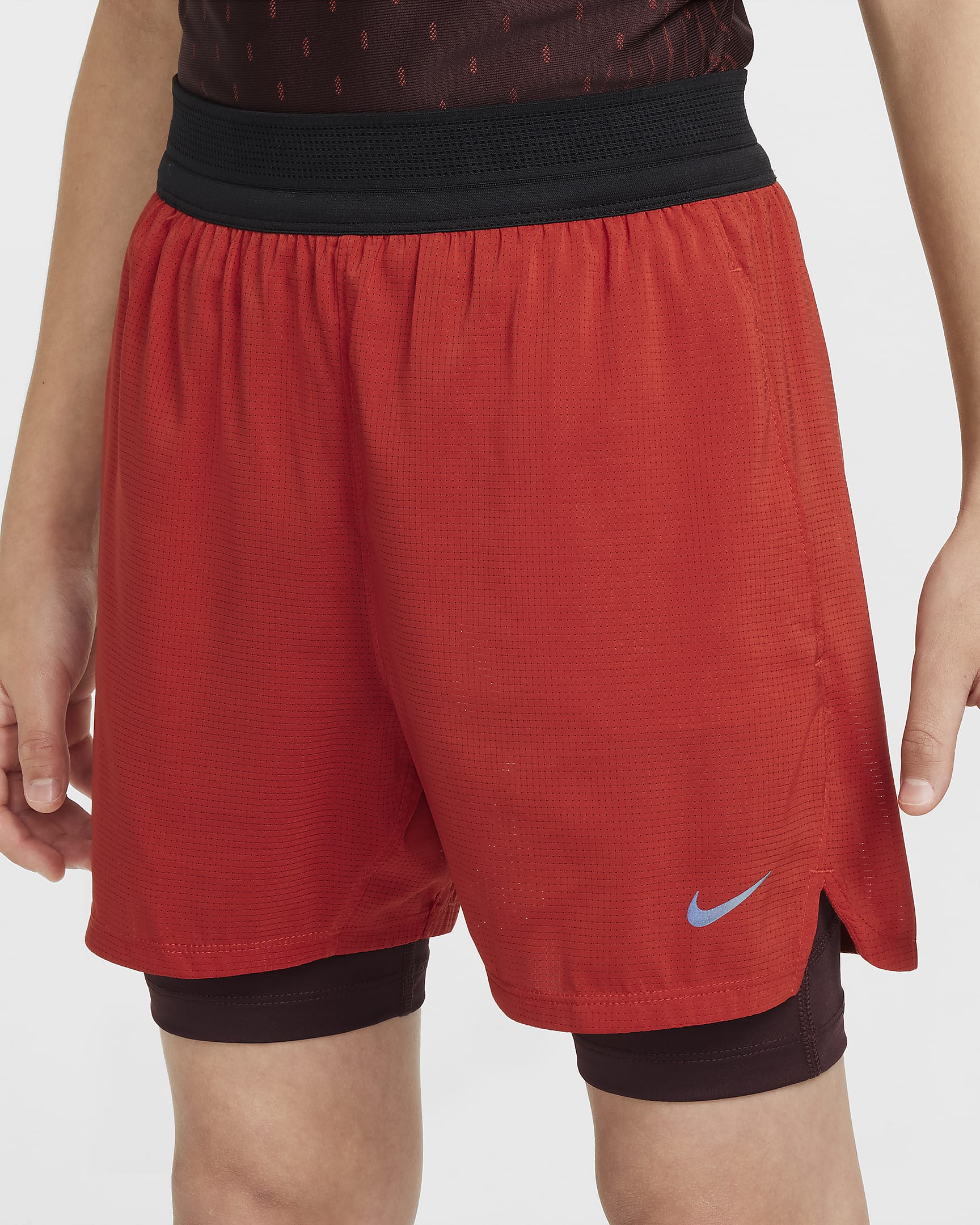 Nike Multi Tech Dri-FIT ADV Trainingsshorts für ältere Kinder (Jungen) - Dragon Red/Burgundy Crush/Schwarz