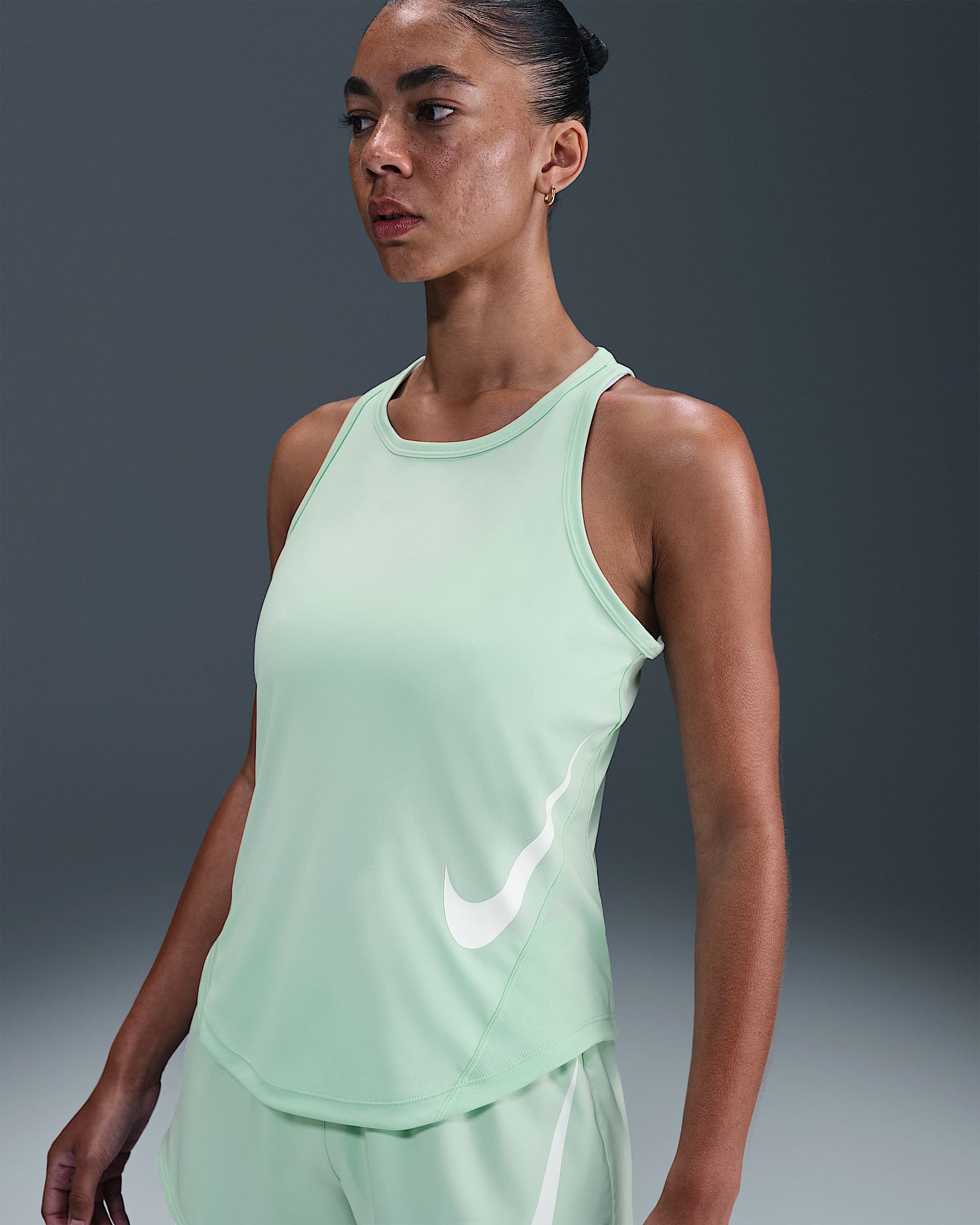 Camiseta de correr de tirantes Dri-FIT para mujer Nike Tempo Swoosh Run - Espuma menta/Blanco