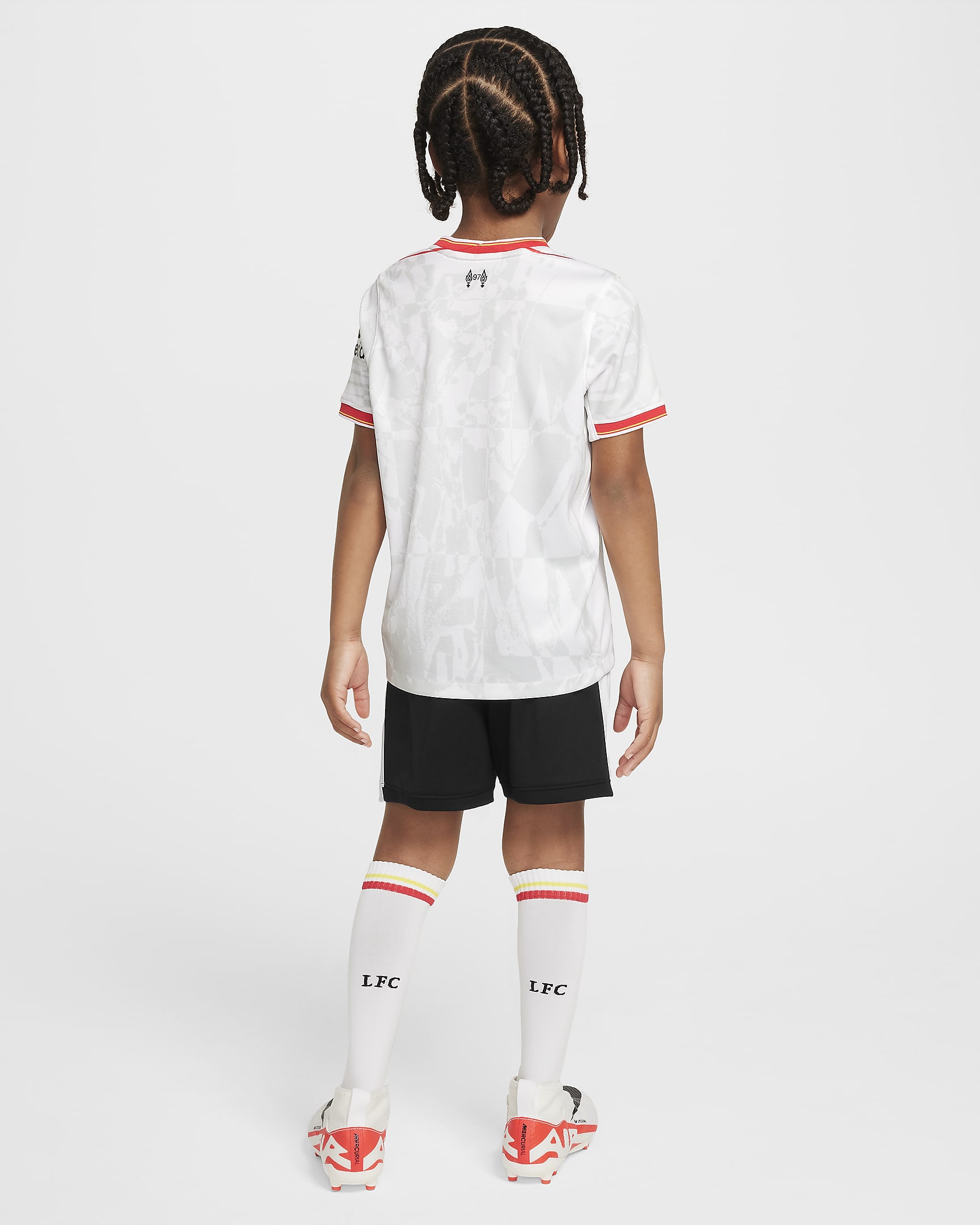 FC Liverpool 2024/25 Stadium Third dreiteiliges Nike Football Replika-Set (jüngere Kinder) - Weiß/Pure Platinum/Schwarz/Global Red