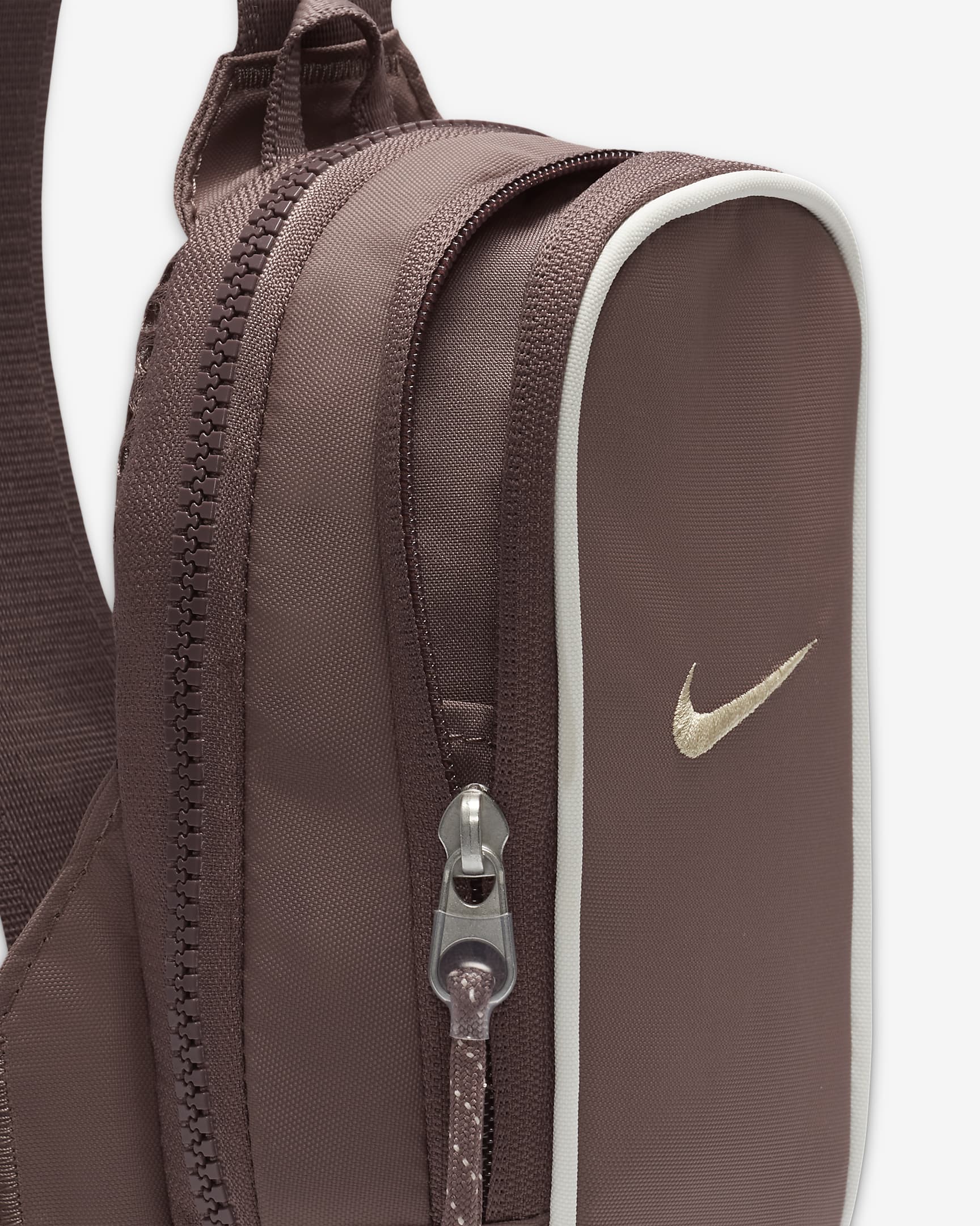 Nike Sportswear Essentials Crossbody Bag (1L).