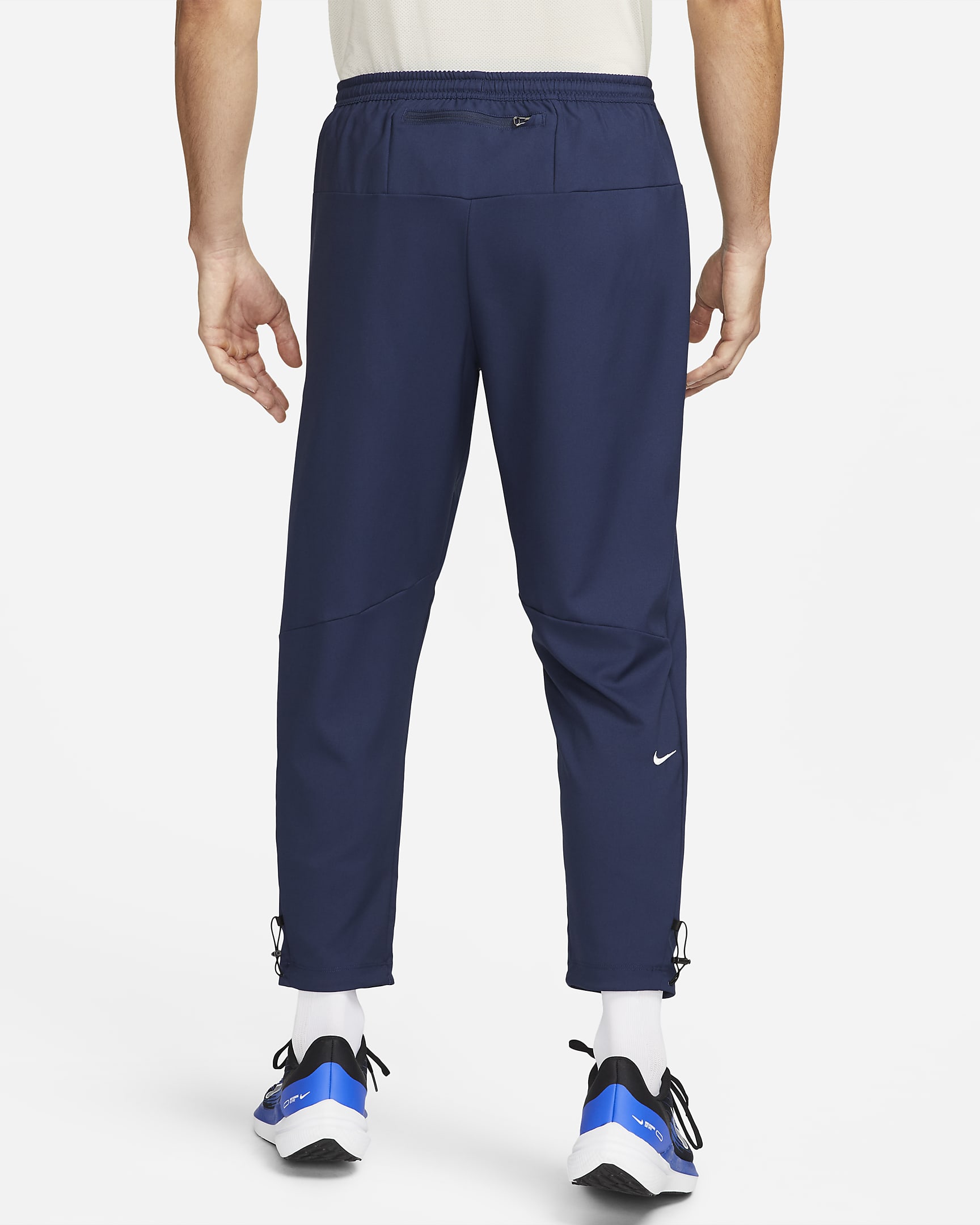 Nike Challenger Track Club Men's Dri-FIT Running Trousers. Nike BE