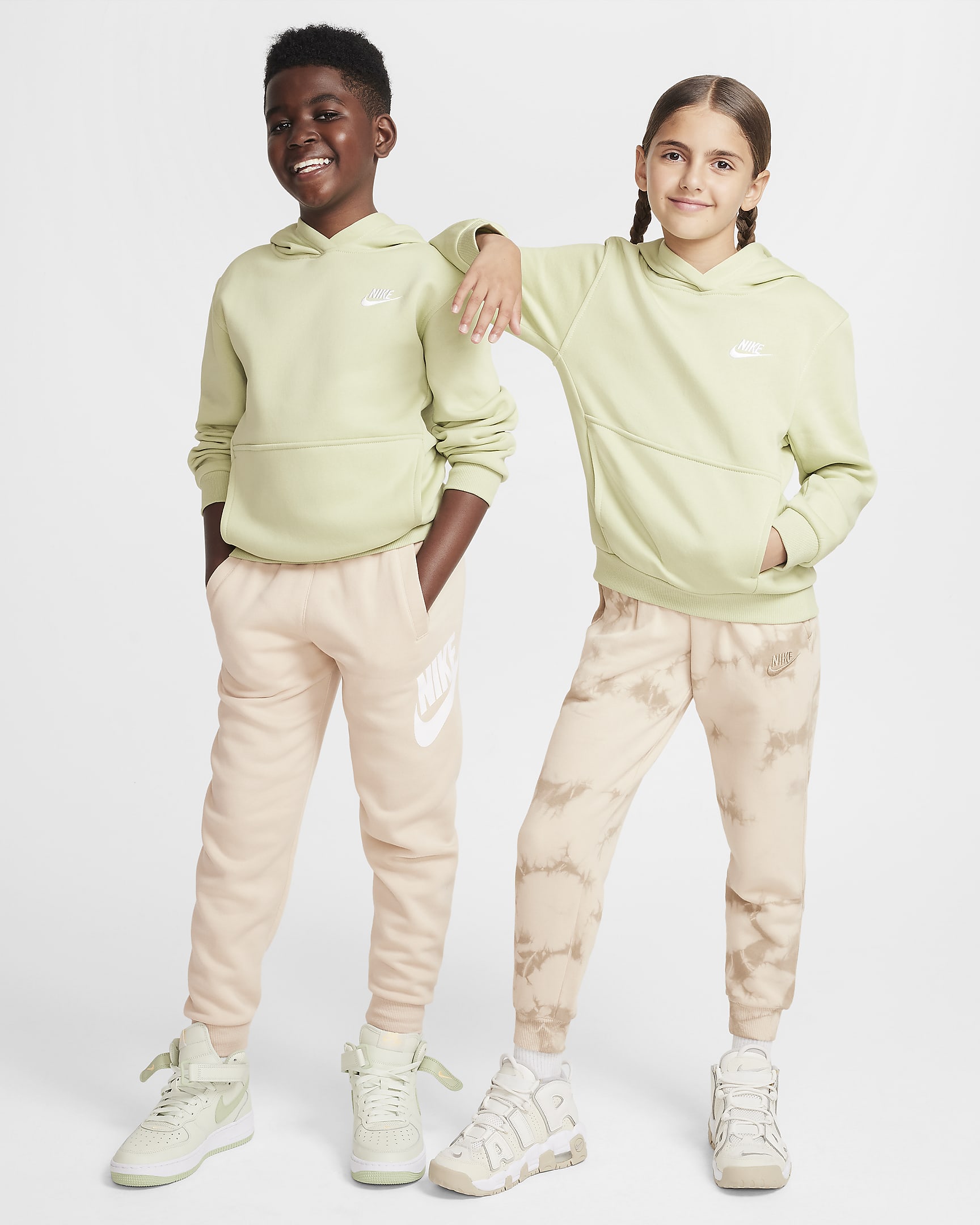 Nike Sportswear Club Fleece Older Kids' Pullover Hoodie - Olive Aura/White