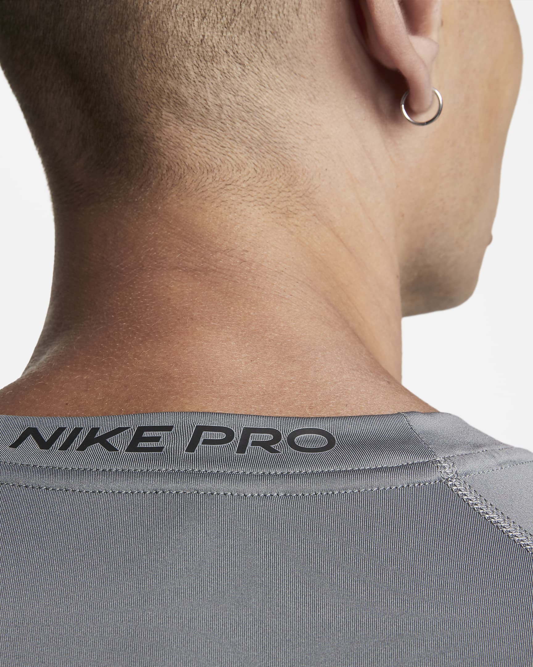 Nike Pro Dri-FIT Kurzarm-Fitness-Oberteil mit enger Passform für Herren - Smoke Grey/Schwarz