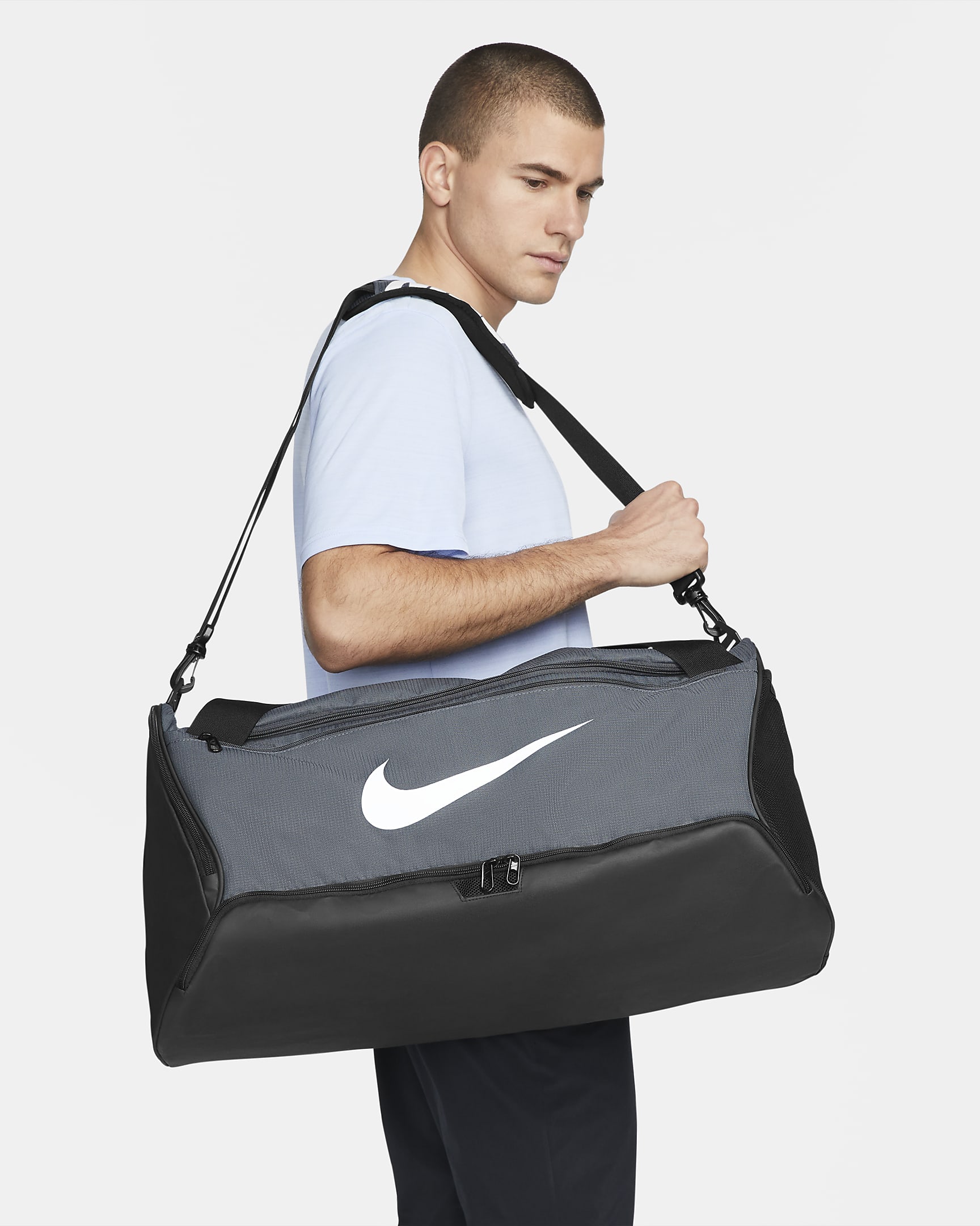 Nike Brasilia 9.5 treningsduffelbag (medium, 60 L) - Iron Grey/Svart/Hvit