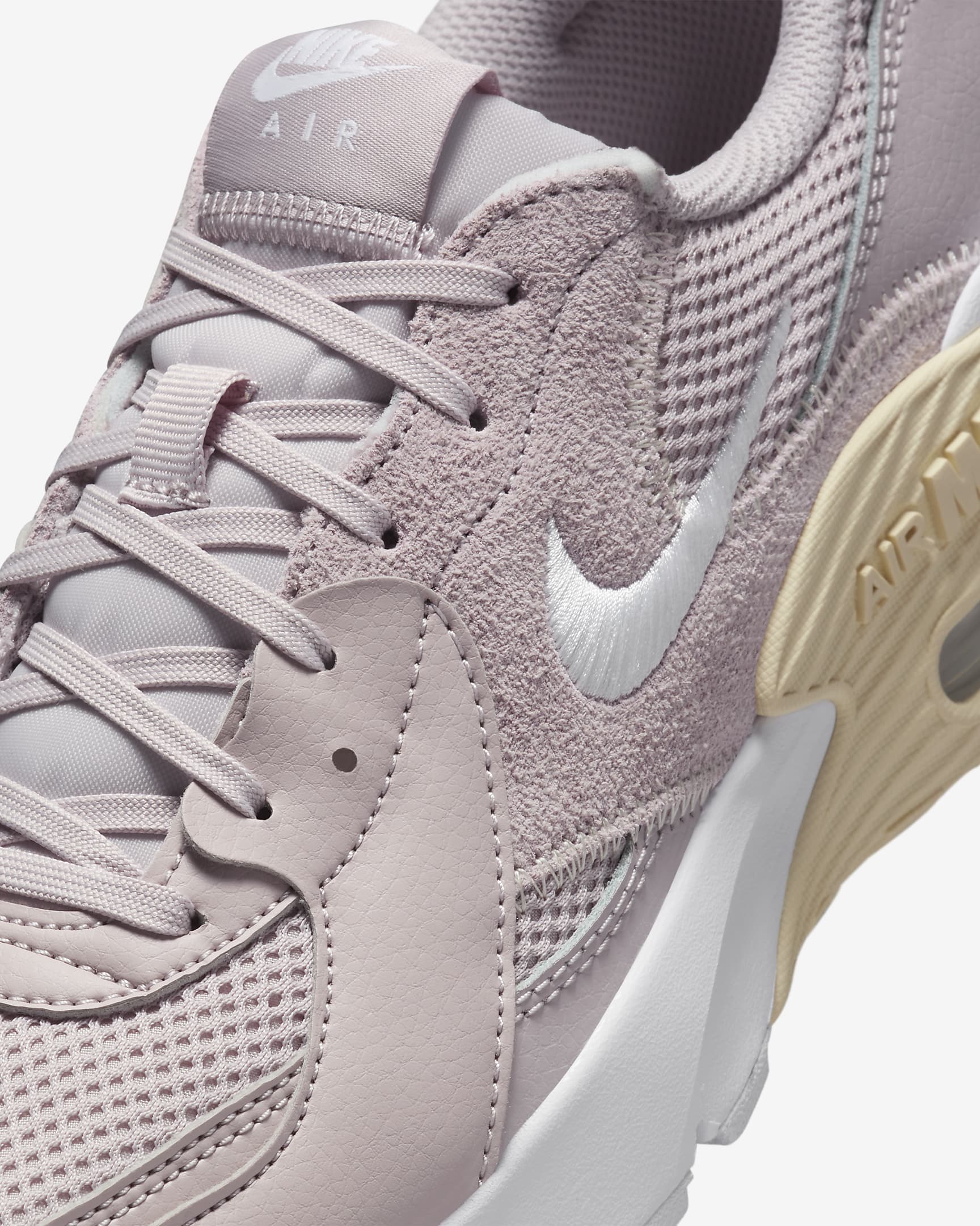 Tenis para mujer Nike Air Max Excee - Violeta platino/Leche de coco/Blanco