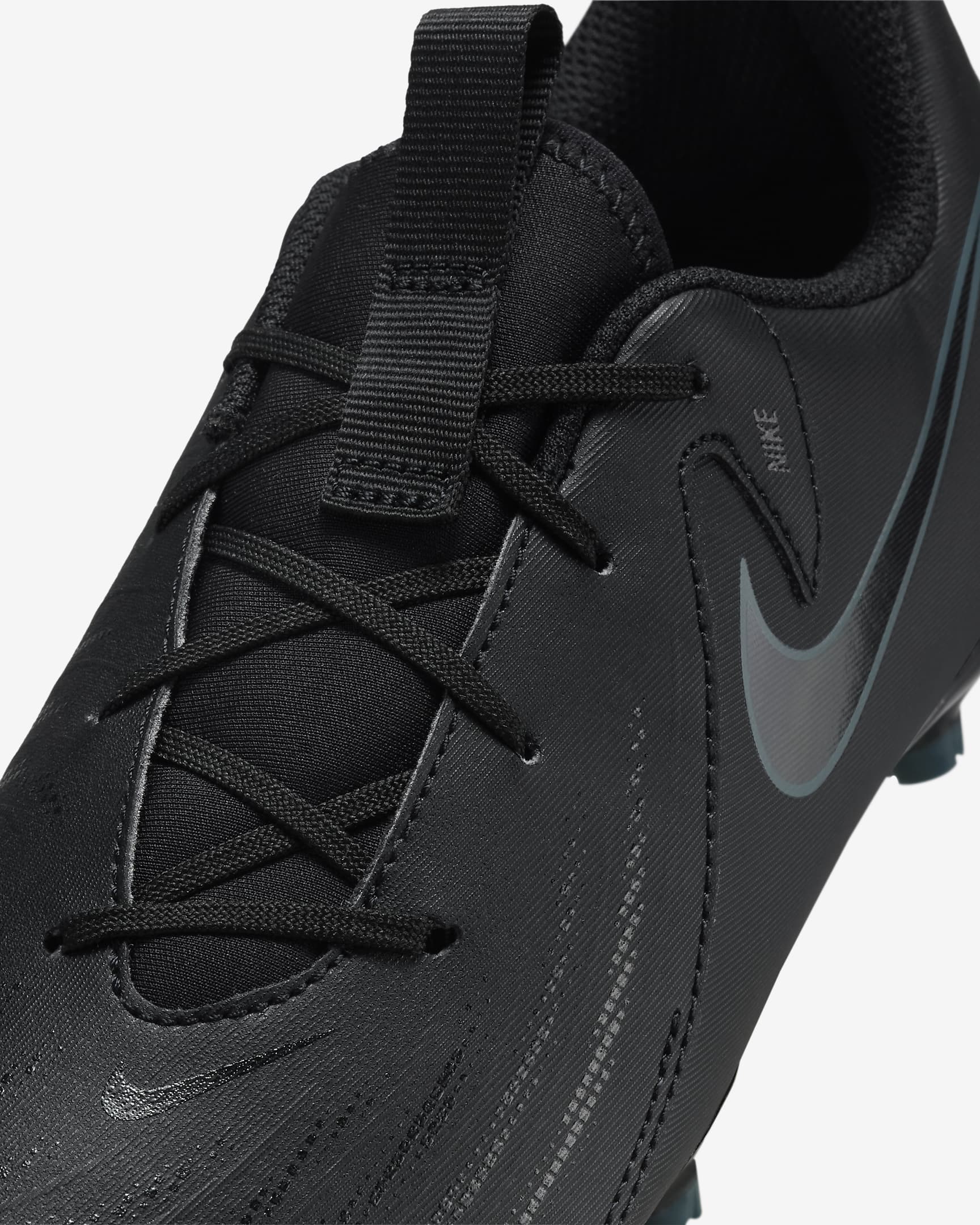 Scarpa da calcio a taglio basso MG Nike Jr. Phantom GX 2 Academy – Bambino/a | Ragazzo/a - Nero/Deep Jungle/Nero