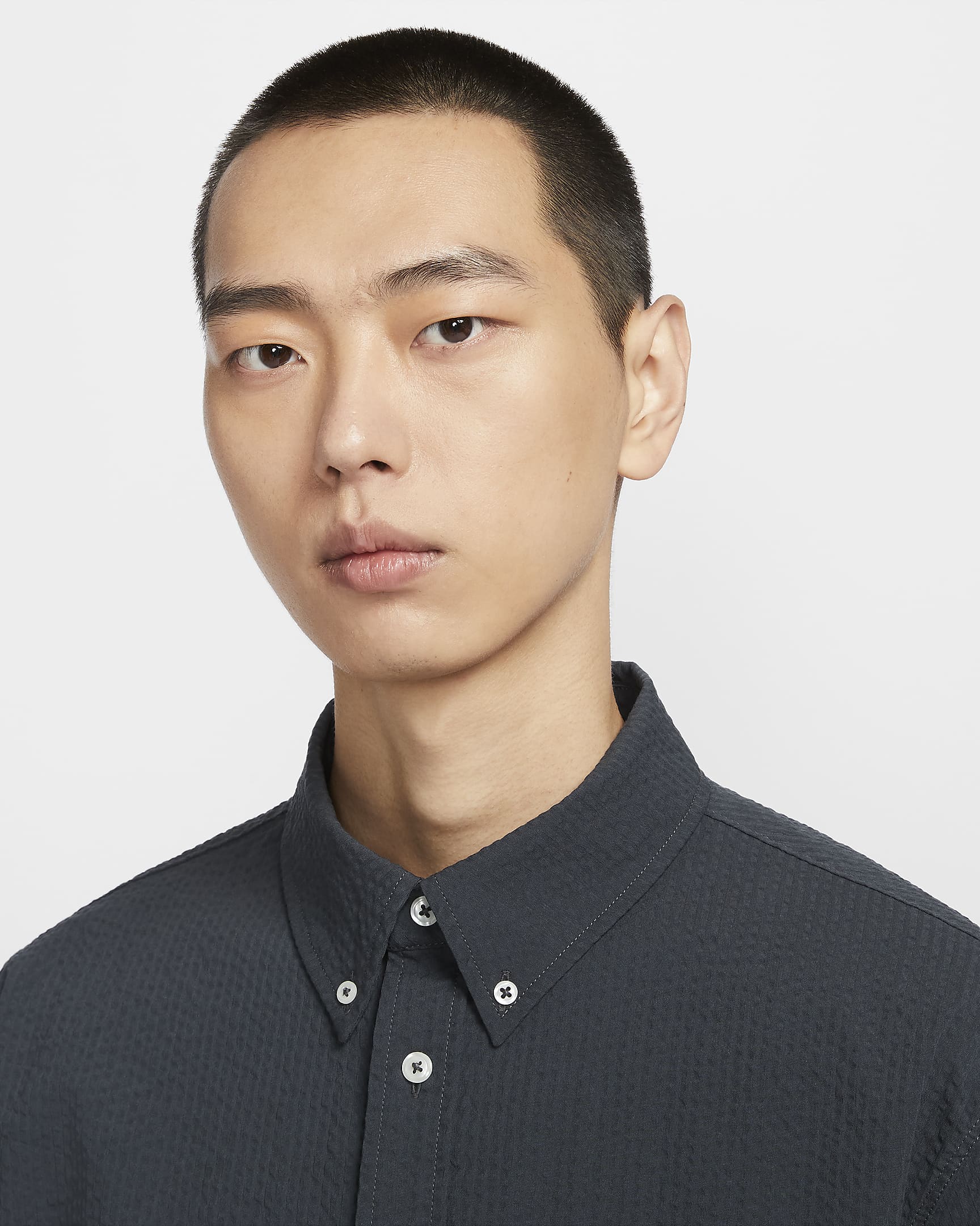 Nike Life Men's Short-Sleeve Seersucker Button-Down Shirt - Anthracite/Anthracite