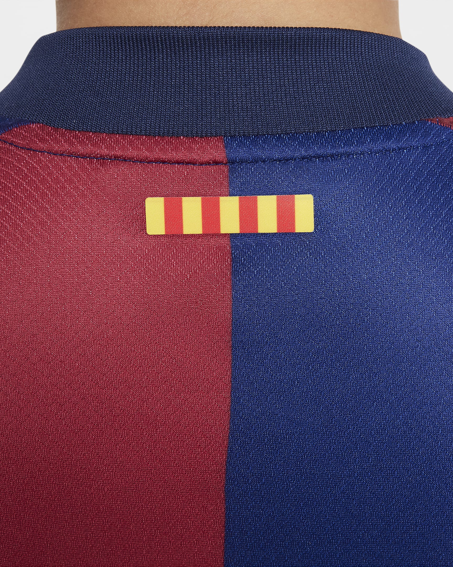 FC Barcelona 2024/25 Stadium Home Nike Replika-Fußballtrikot mit Dri-FIT-Technologie (ältere Kinder) - Deep Royal Blue/Noble Red/Midnight Navy/Club Gold