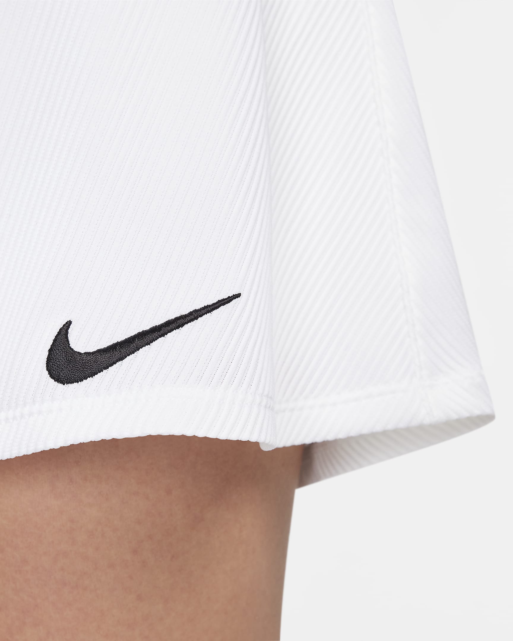 NikeCourt Advantage Falda de tenis Dri-FIT - Mujer - Blanco/Negro