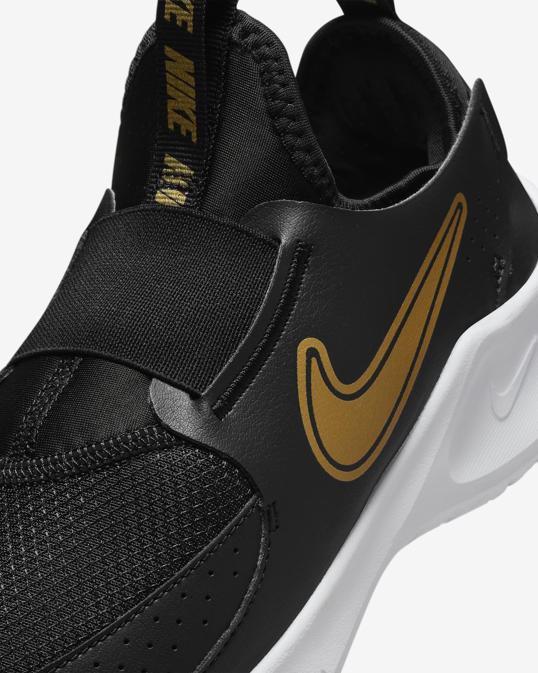 Nike Flex Runner 3 Straßenlaufschuh für ältere Kinder - Schwarz/Weiß/Metallic Gold