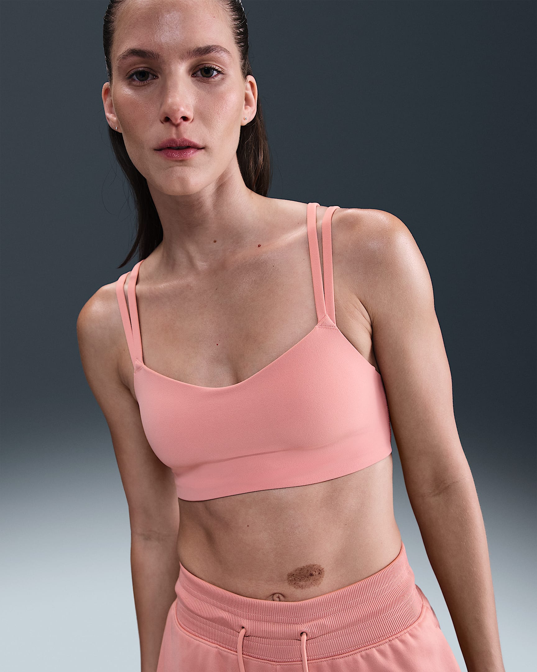 Nike Zenvy Strappy Bra deportivo de baja sujeción con almohadillas para mujer - Rosa óxido/Blanco