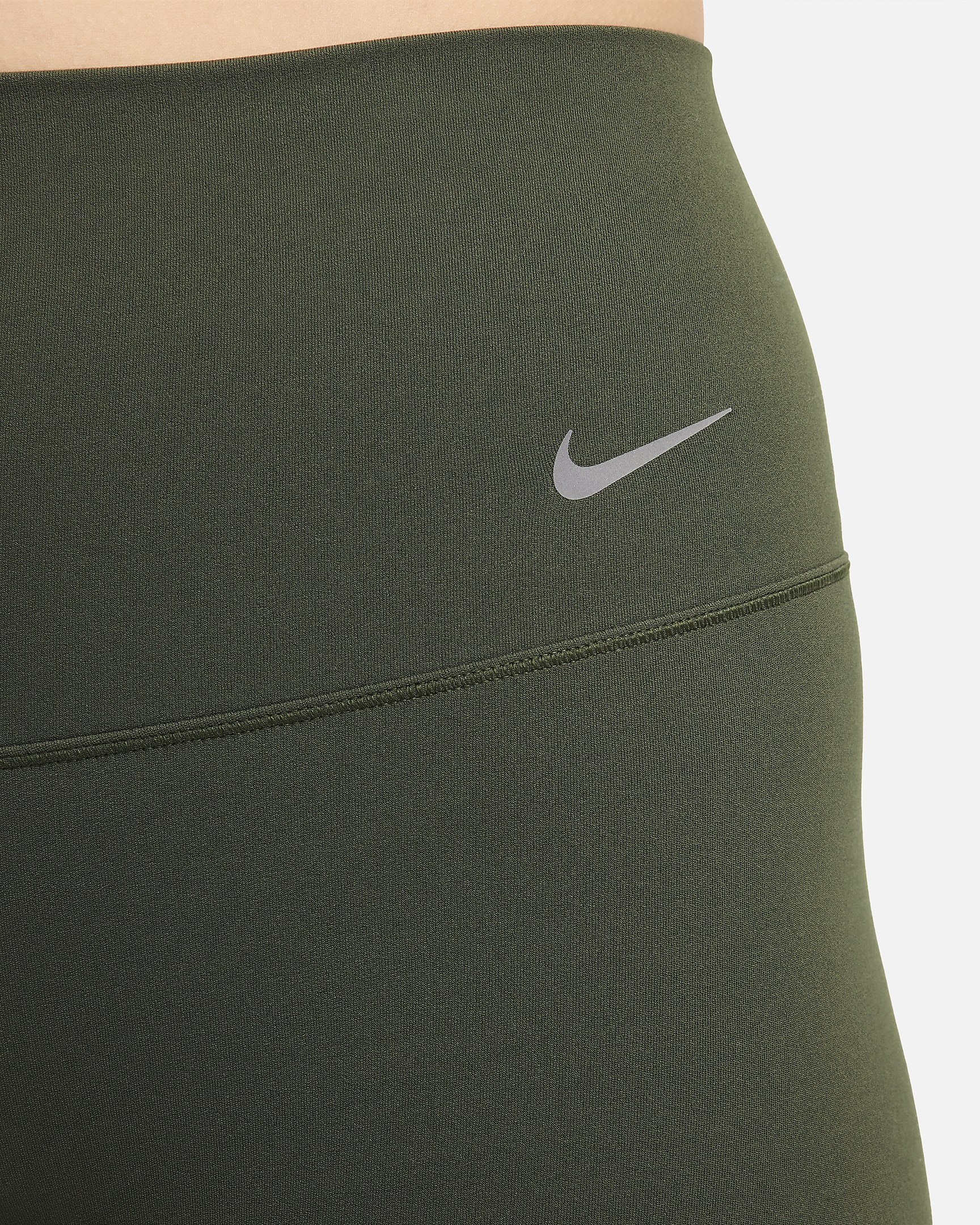 Nike Zenvy sykkelshorts med lett støtte og høyt liv til dame (13 cm) - Cargo Khaki/Svart