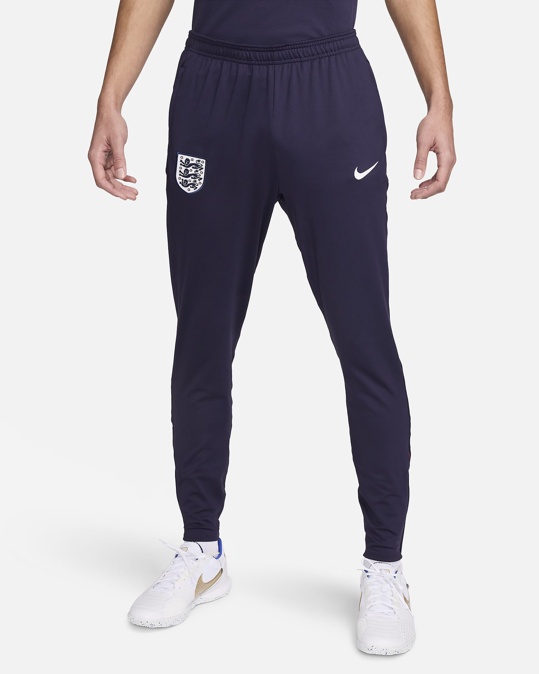 Męskie spodnie piłkarskie z dzianiny Nike Dri-FIT Anglia Strike - Purple Ink/Rosewood/Biel