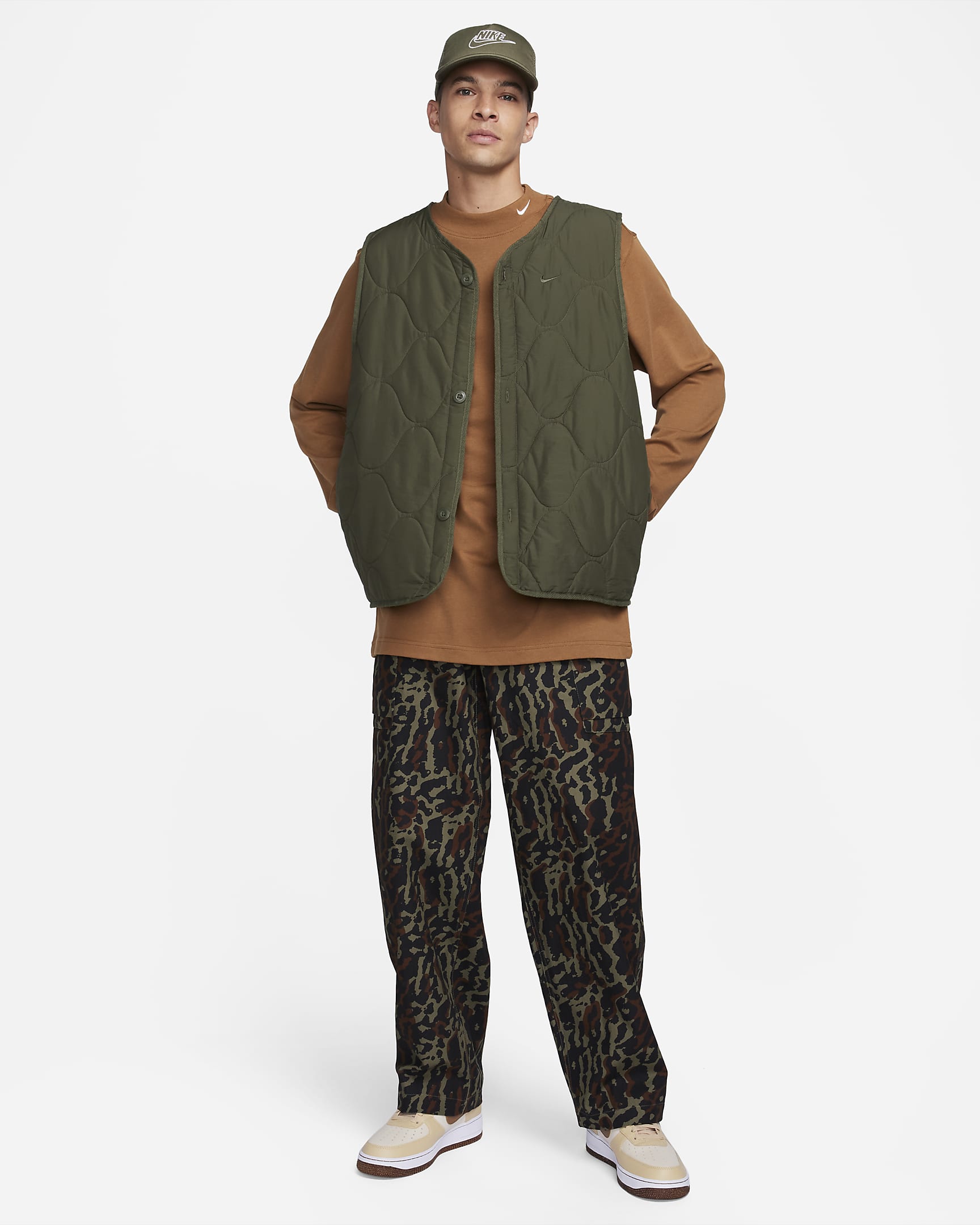 Nike Life Men's All-Over Print Cargo Trousers. Nike CA