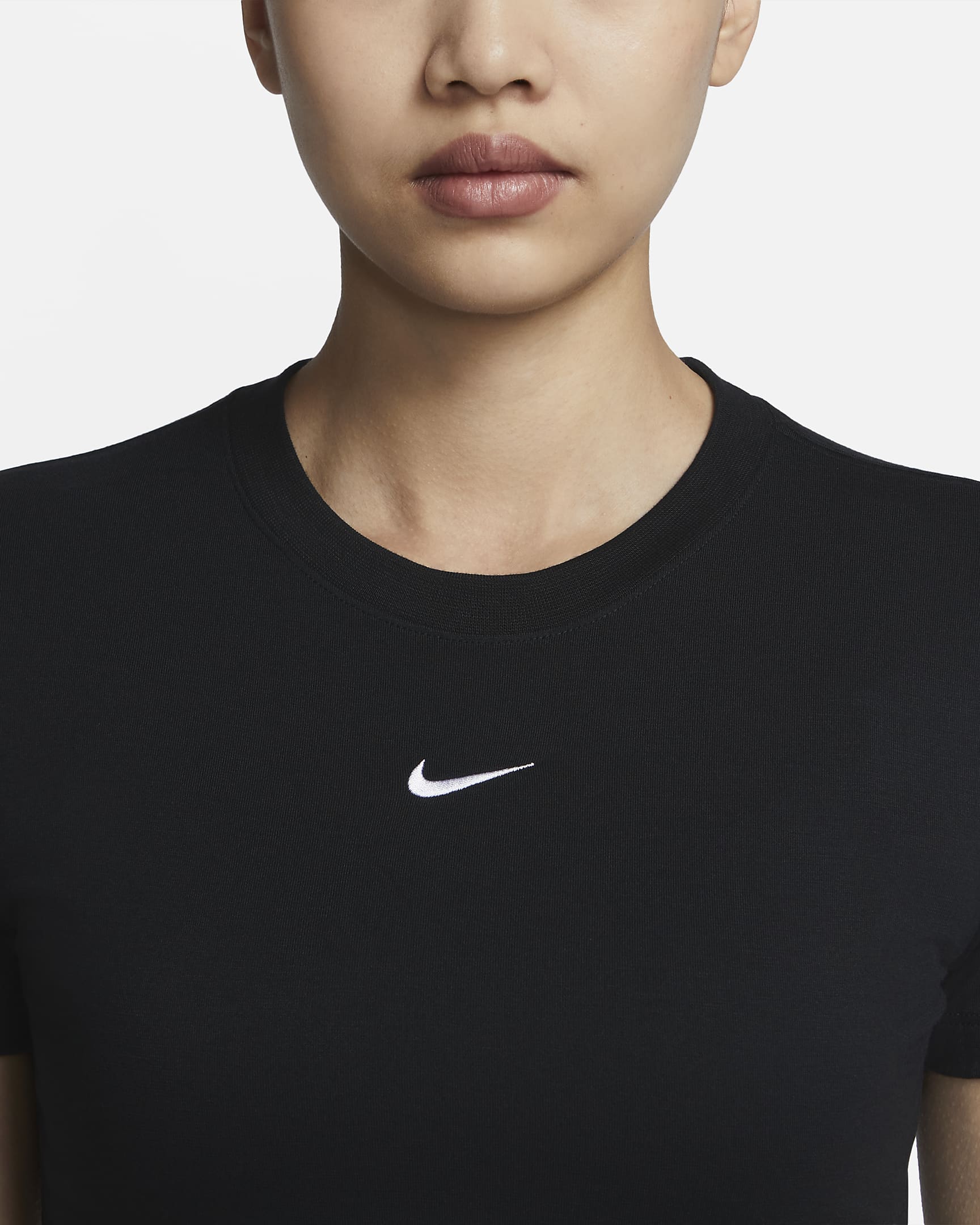 Nike Sportswear Essential Women's Slim-fit Crop T-Shirt. Nike PH
