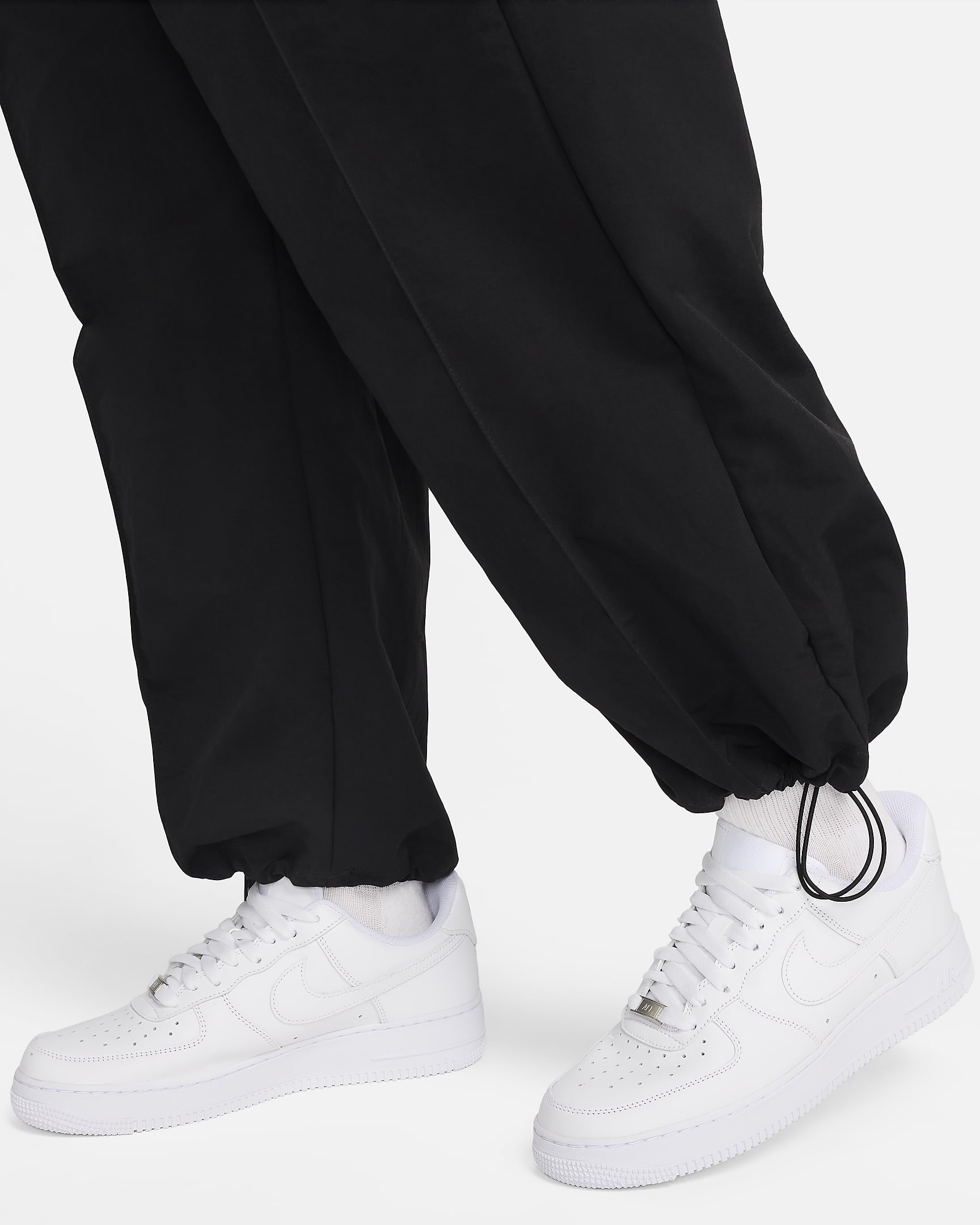 Pants de tiro medio con dobladillo abierto para mujer (talla grande) Nike Sportswear Everything Wovens - Negro/Blanco