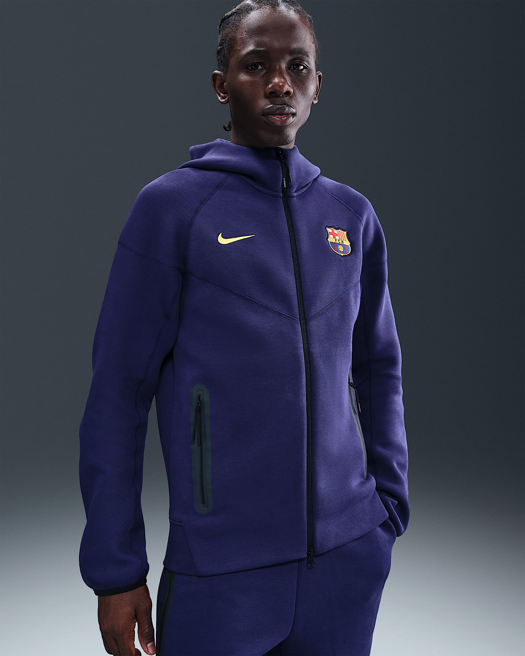 Sudadera con gorro de fútbol Nike de tejido Fleece de cierre completo para hombre FC Barcelona Tech Windrunner - Morado imperial/Oro medio oeste