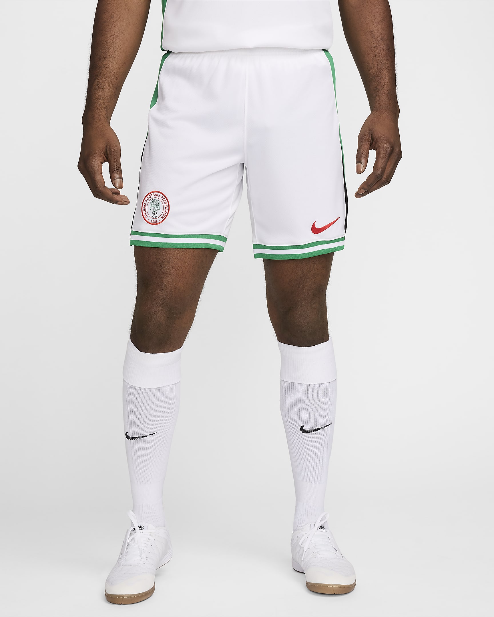 Nigéria 2024 Stadium hazai Nike Dri-FIT férfi replika futballrövidnadrág - Fehér/Lucky Green/Challenge Red