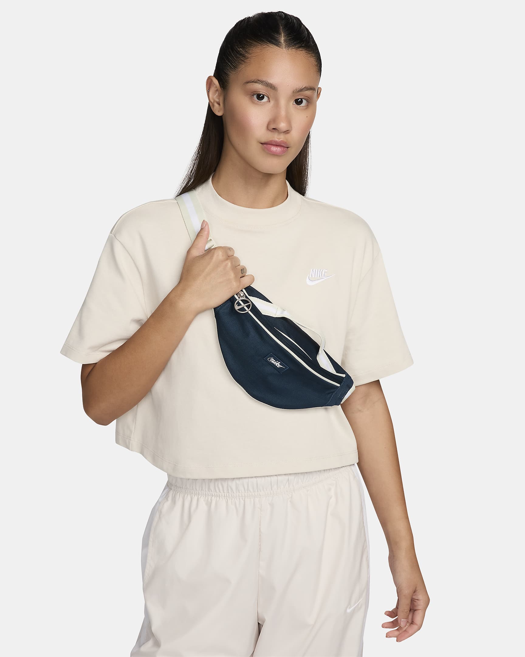 Nike Heritage Retro-Gürteltasche (klein, 1 l) - Armory Navy/Sea Glass/Weiß