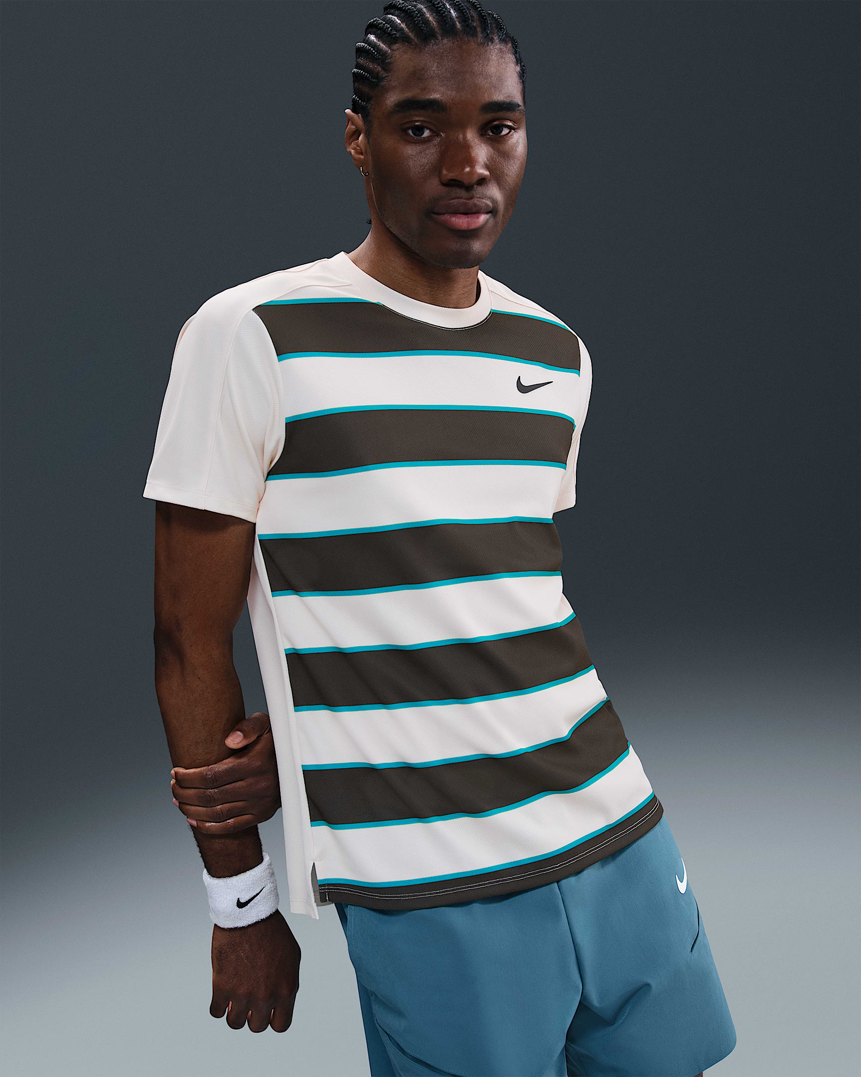 NikeCourt Slam Dri-FIT ADV-tennistrøje til mænd - Pale Ivory/sort