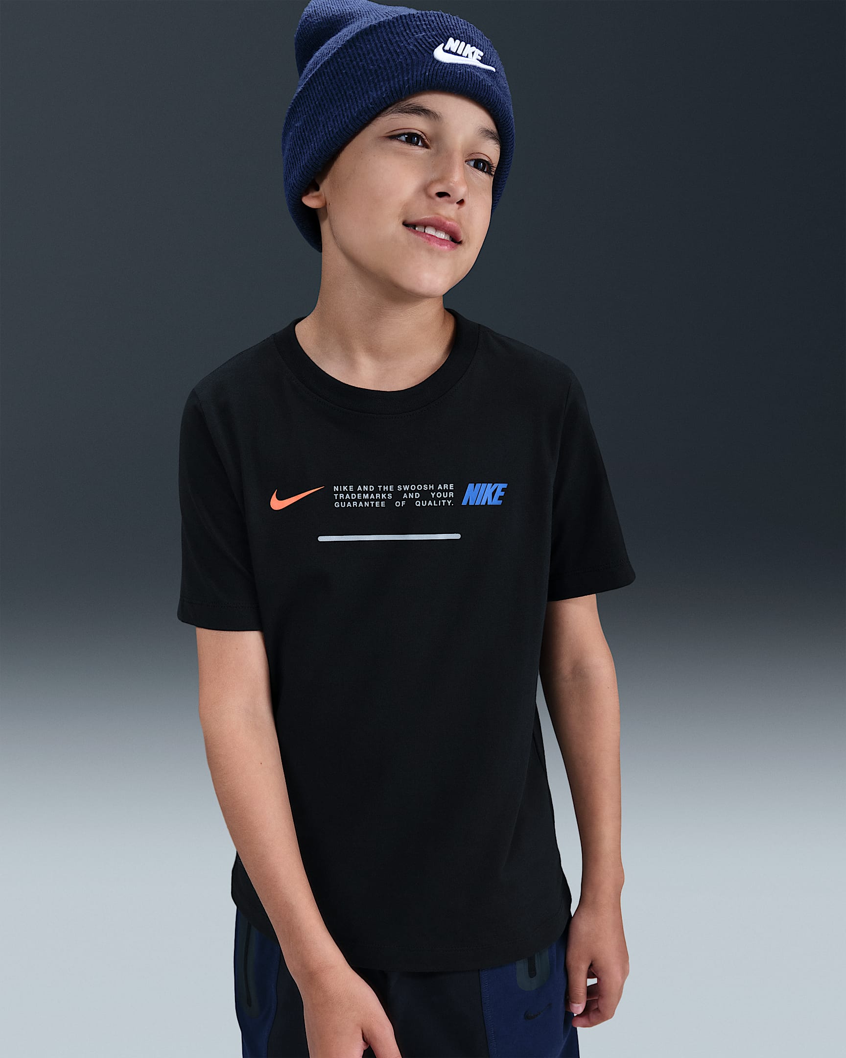 Nike Sportswear Older Kids' T-Shirt - Black