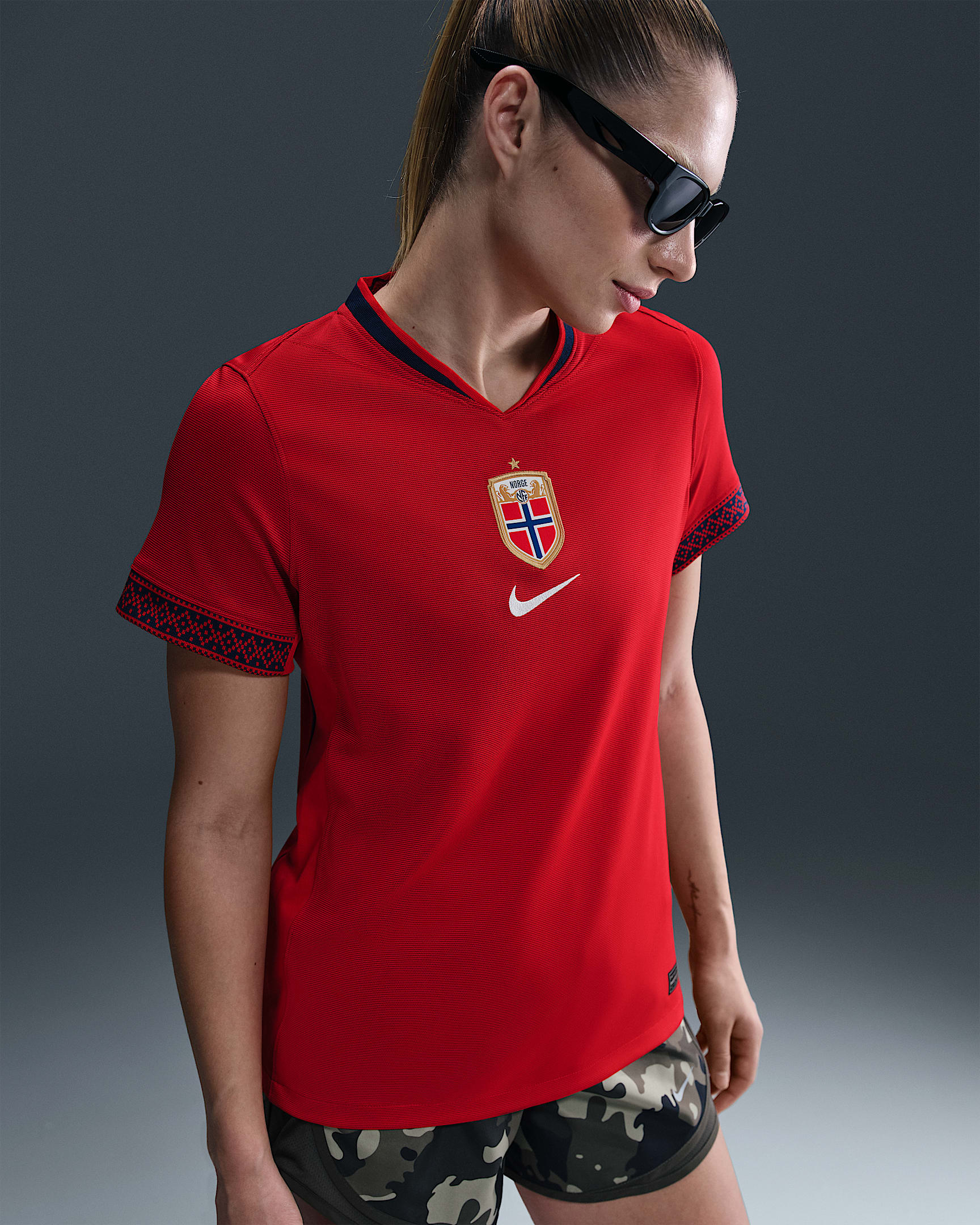 Norwegen 2025 Stadium Home (Frauenteam) Nike Dri-FIT Replika-Fußballtrikot (Damen) - University Red/Blue Void/Weiß