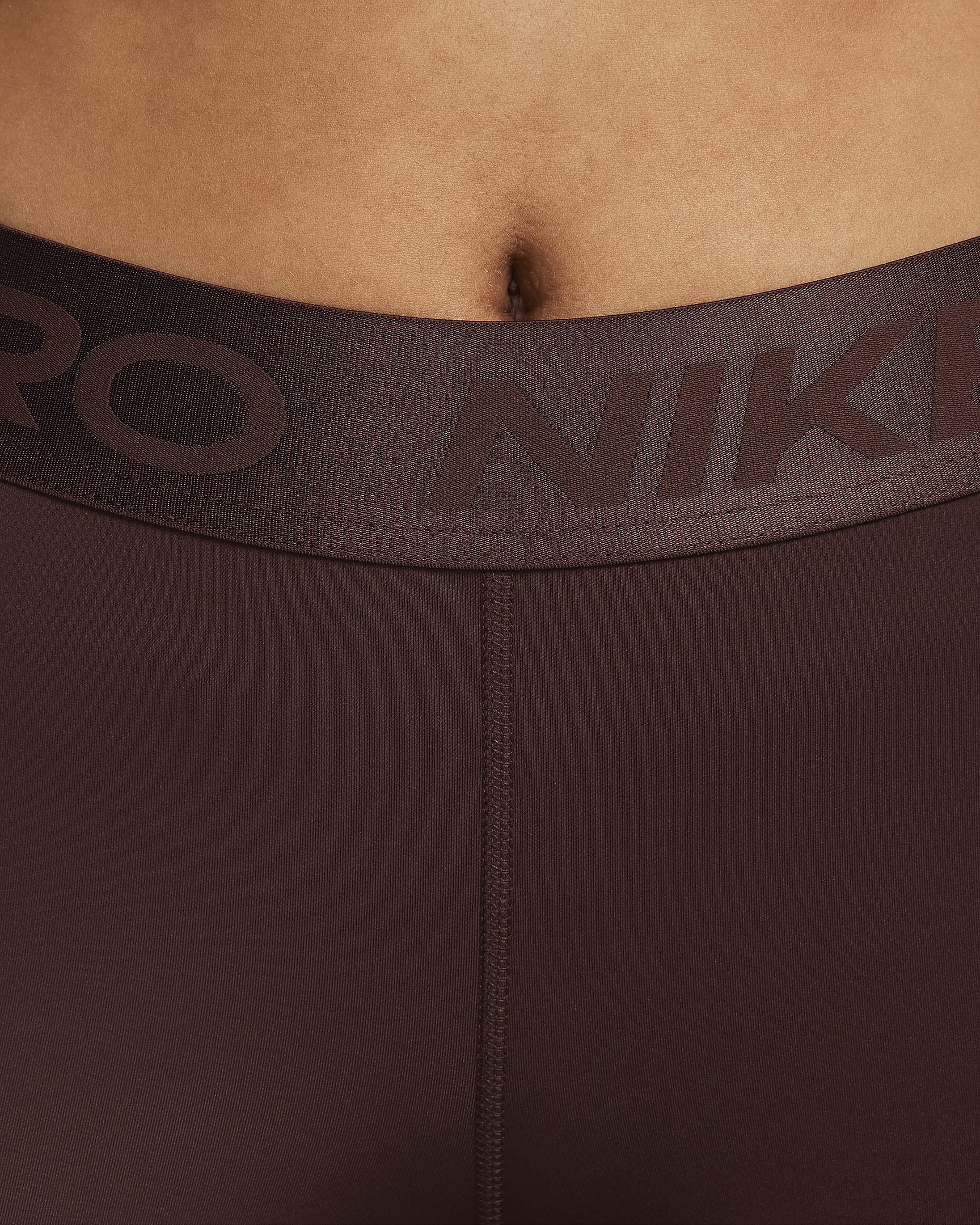 Nike Pro Shorts mit mittelhohem Bund für Damen (ca. 7,5 cm) - Earth