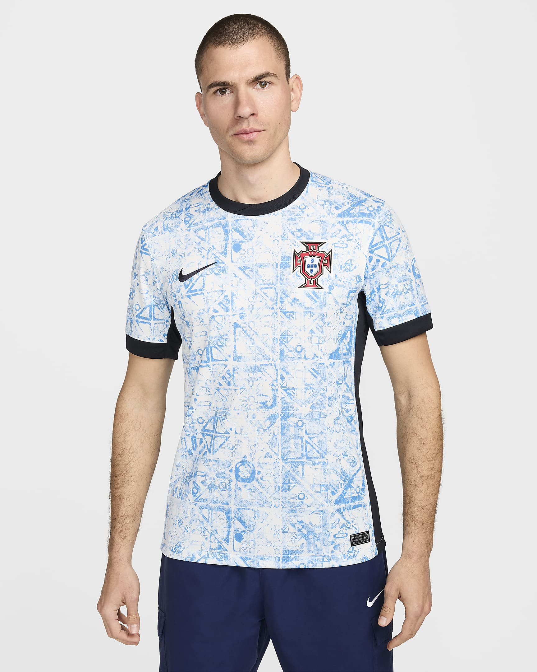 Jersey de fútbol Nike Dri-FIT Replica de Portugal (selección masculina) visitante 2024/25 Stadium para hombre - Vela/Azul universitario/Azul campo de juego/Azul campo de juego