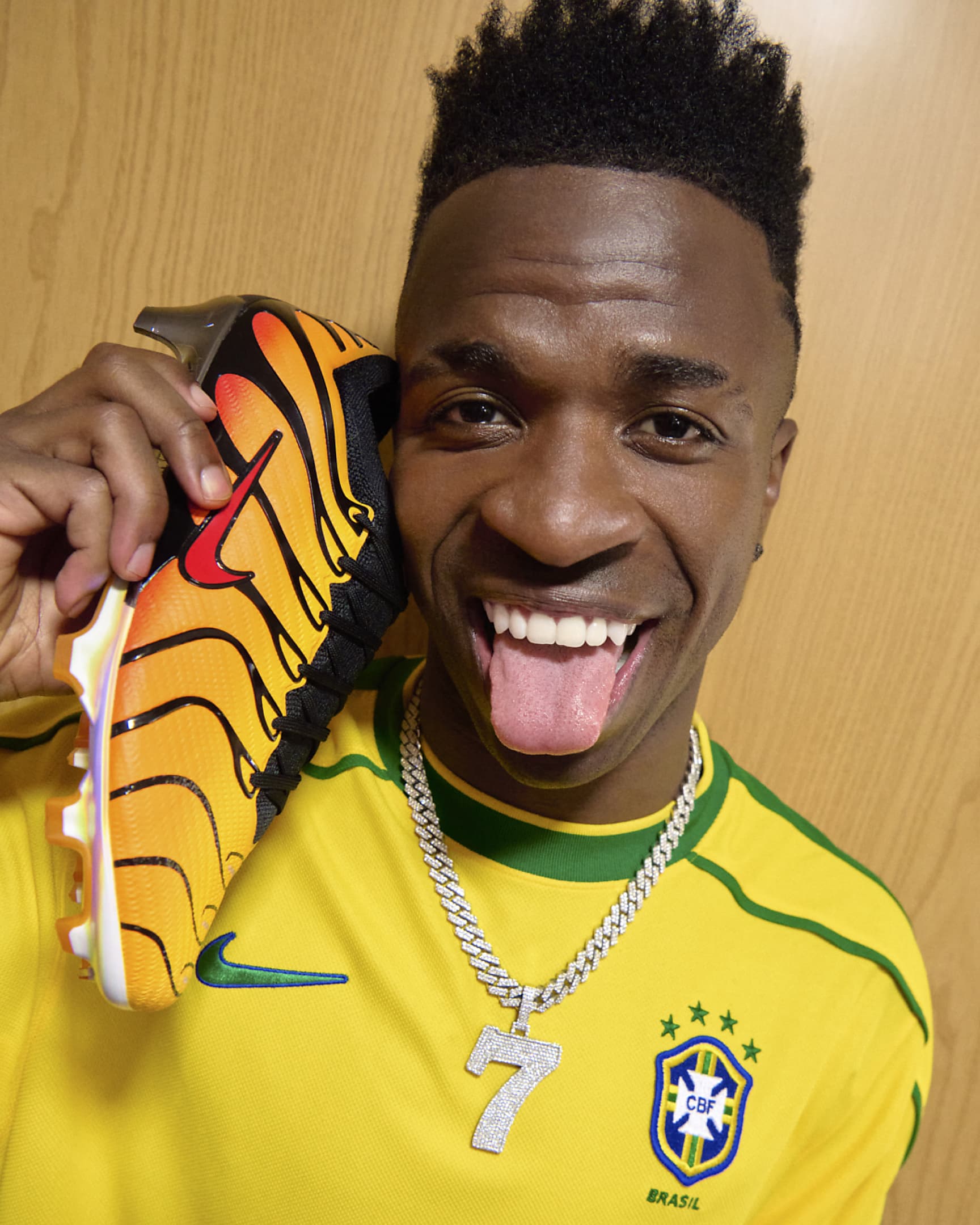 Nike Mercurial Vapor 15 x Air Max Plus FG LowTop Football Boot. Nike IE