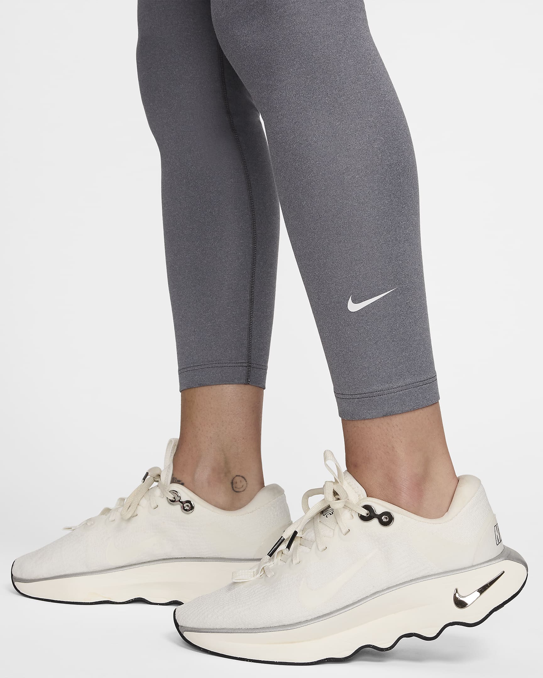 Leggings de tiro alto de 7/8 para mujer Nike Therma--FIT One - Gris humo/Jaspeado/Blanco