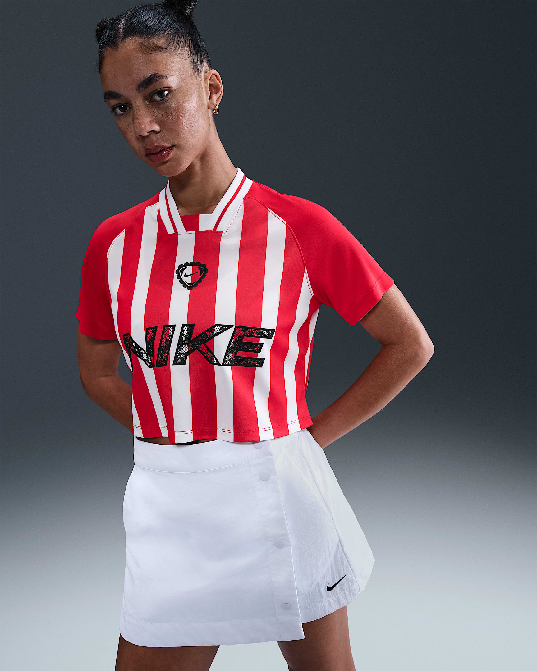 Kortærmet Nike Sportswear-croptop til kvinder - University Red/hvid/hvid/sort