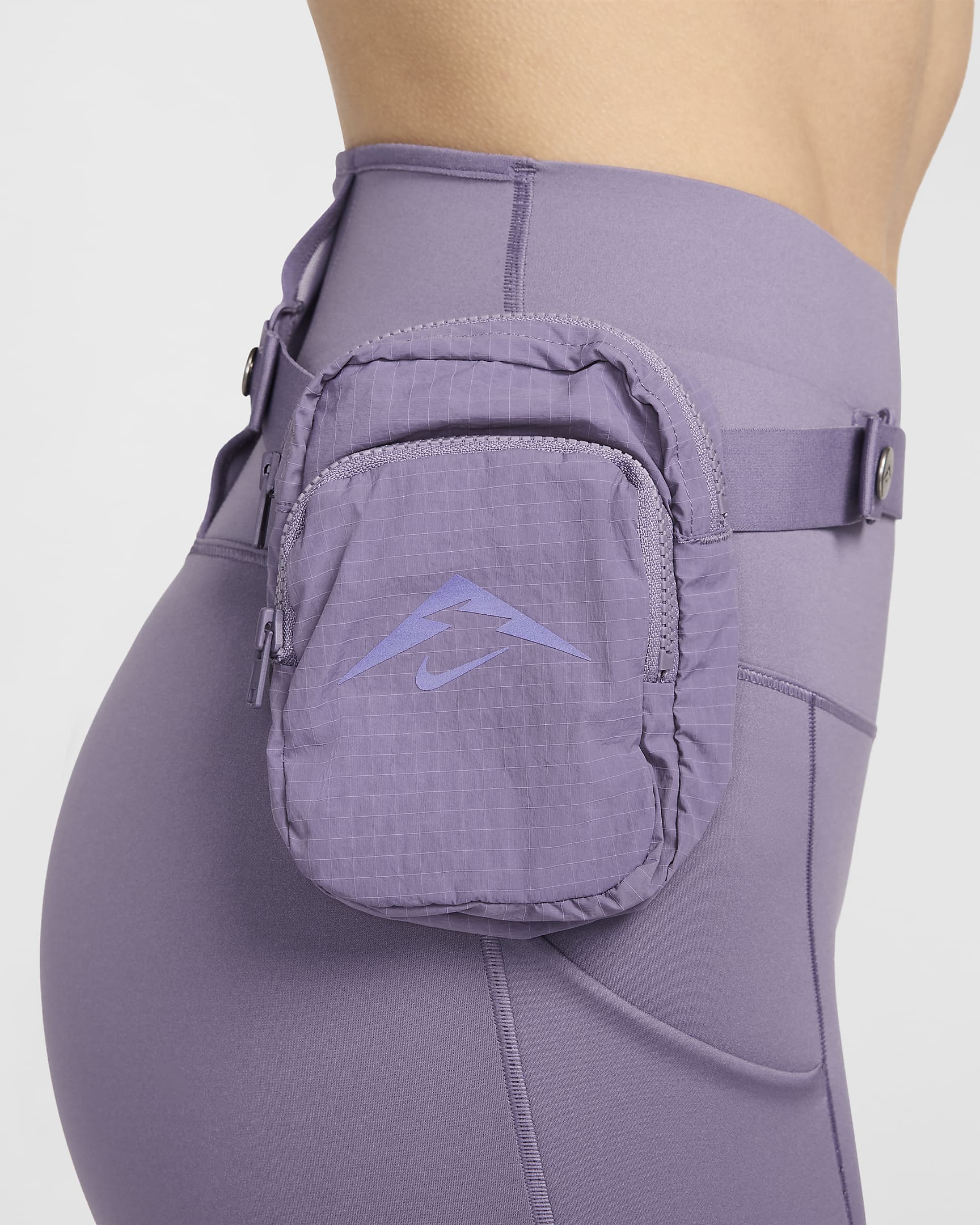 Damskie legginsy 7/8 z wysokim stanem i kieszeniami zapewniające mocne wsparcie Nike Trail Go - Daybreak/Daybreak/Court Purple