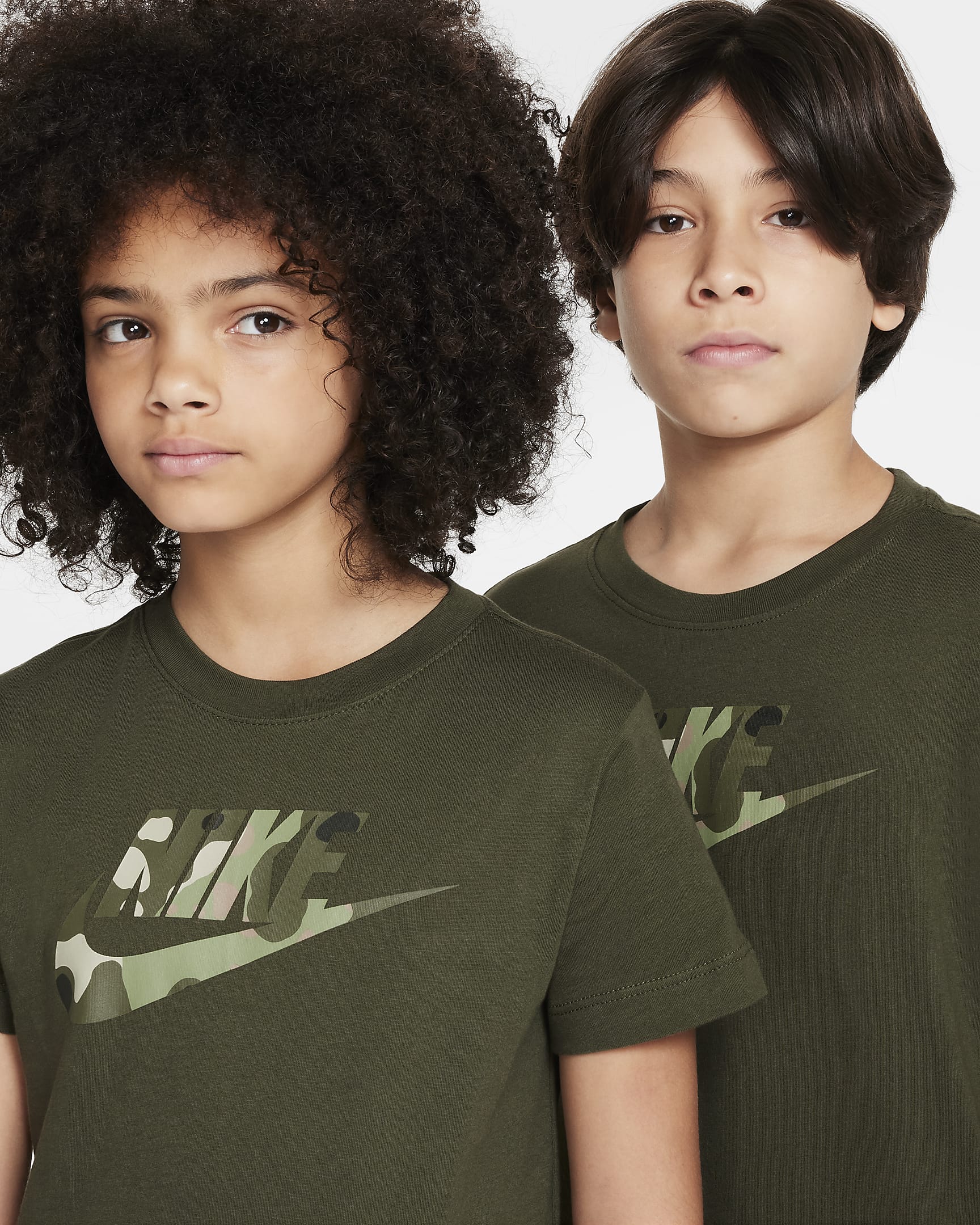 เสื้อยืดเด็กโต Nike Sportswear - Cargo Khaki