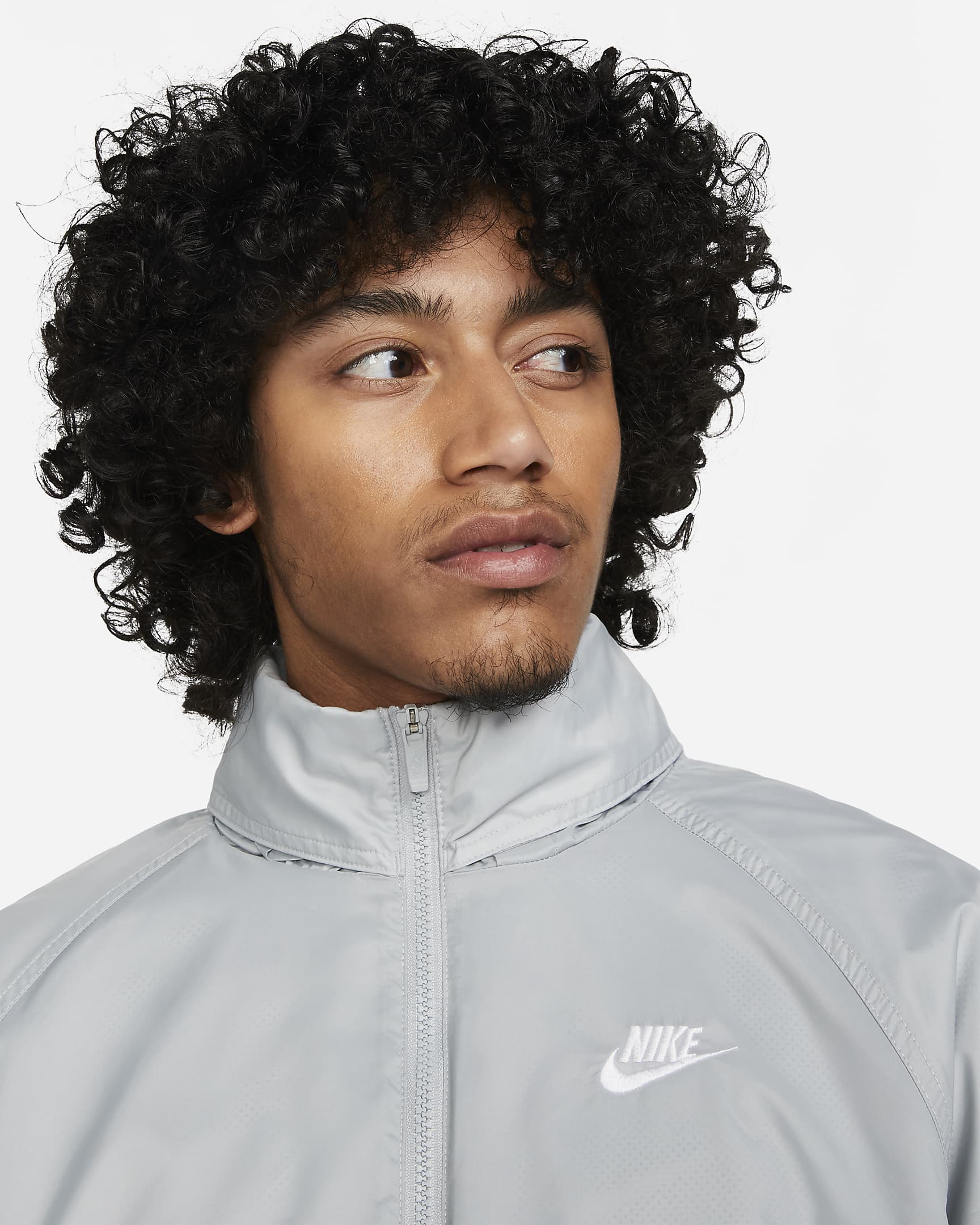 Chamarra tipo anorak para hombre Nike Windrunner - Gris humo claro/Blanco