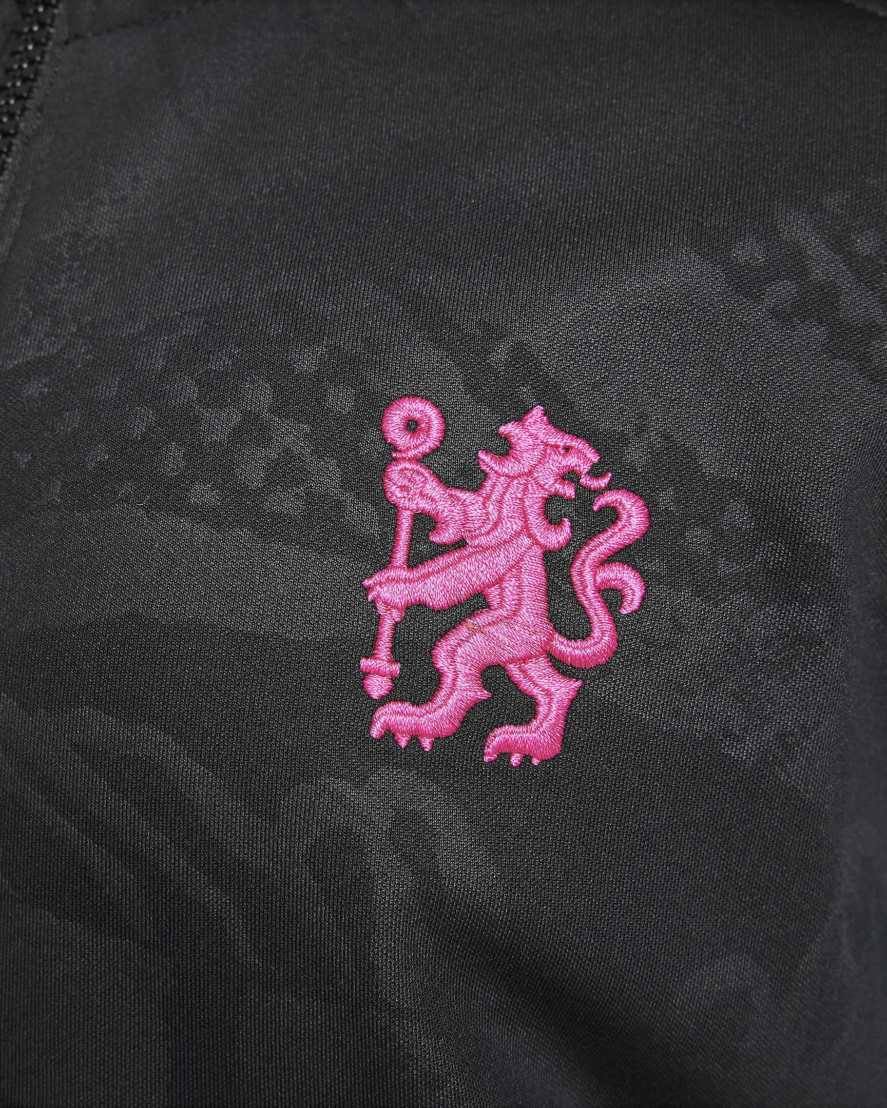 Chelsea FC Academy Pro Third Chaqueta de fútbol Nike Dri-FIT Anthem - Niño/a - Negro/Opti Yellow/Pink Prime