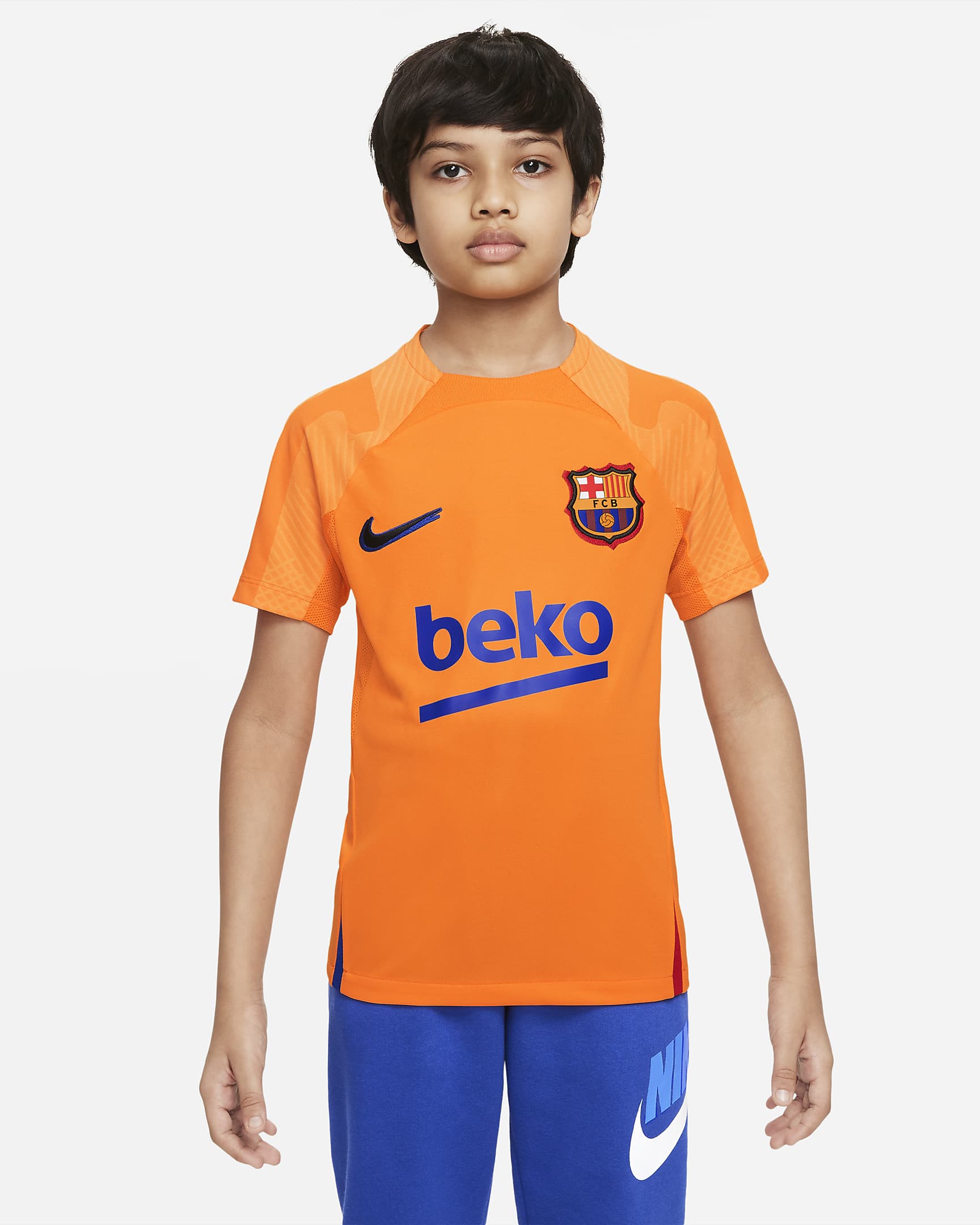 FC Barcelona Strike 大童 Nike Dri-FIT 短袖足球上衣 - Vivid Orange/University Red/黑色