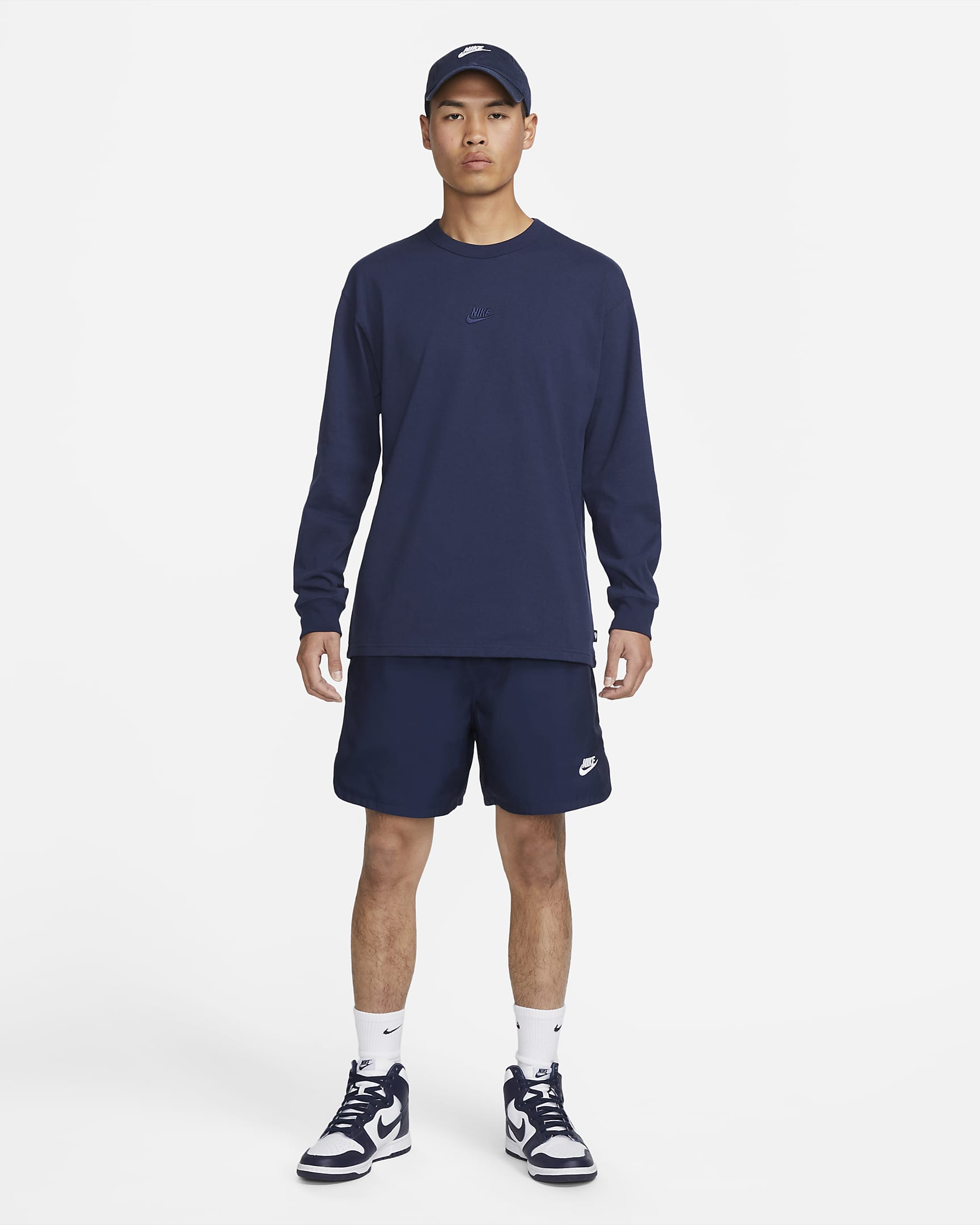 Nike Sportswear Premium Essentials Men's Long-Sleeve T-Shirt. Nike PH