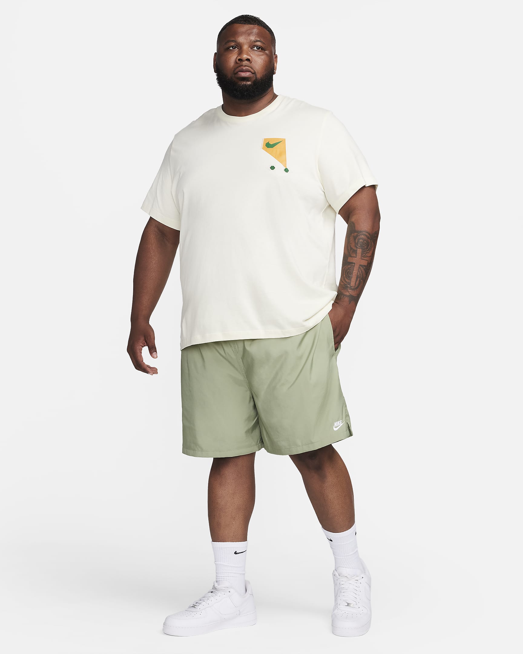 nike club essentials woven flow shorts