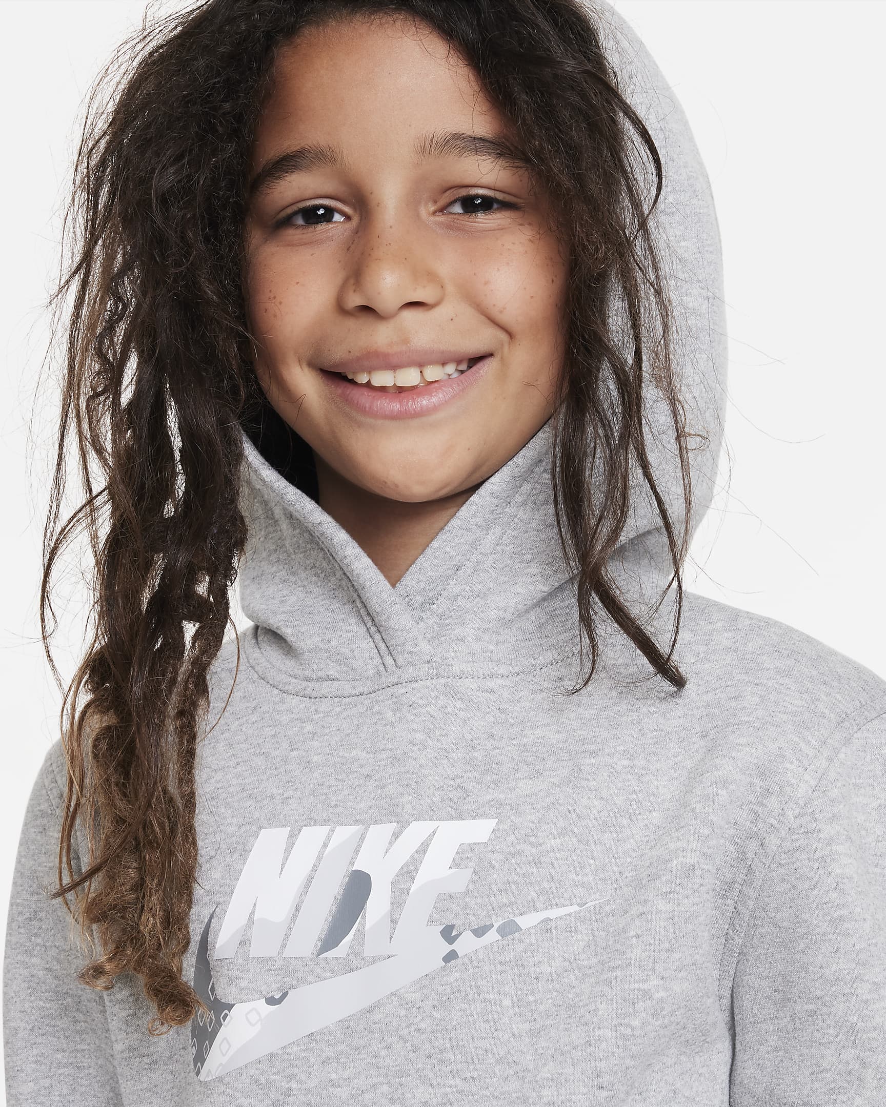 Nike Sportswear Club Fleece Older Kids' Graphic Hoodie. Nike CA