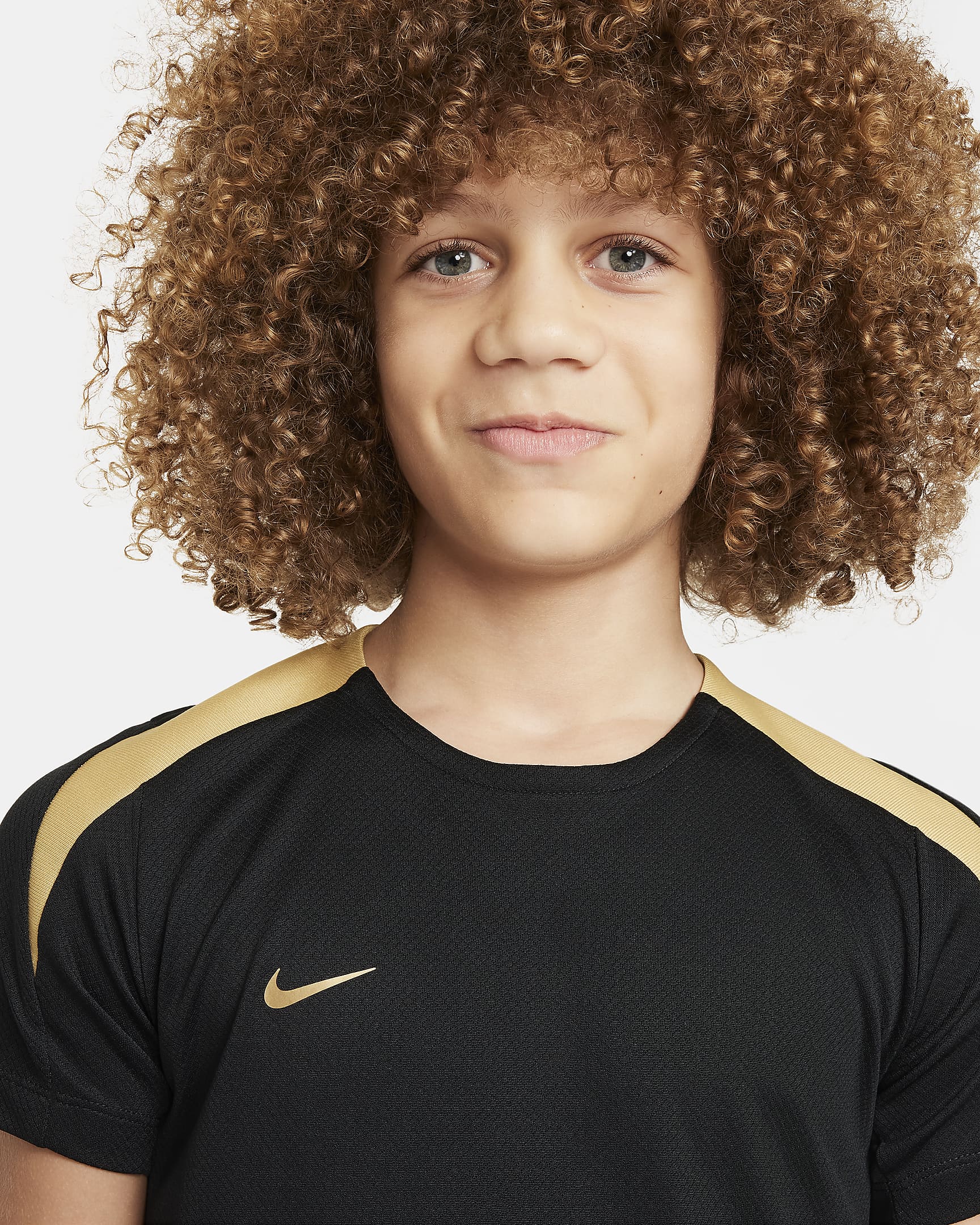 Nike Dri-FIT Strike Older Kids' Short-Sleeve Football Top. Nike CA