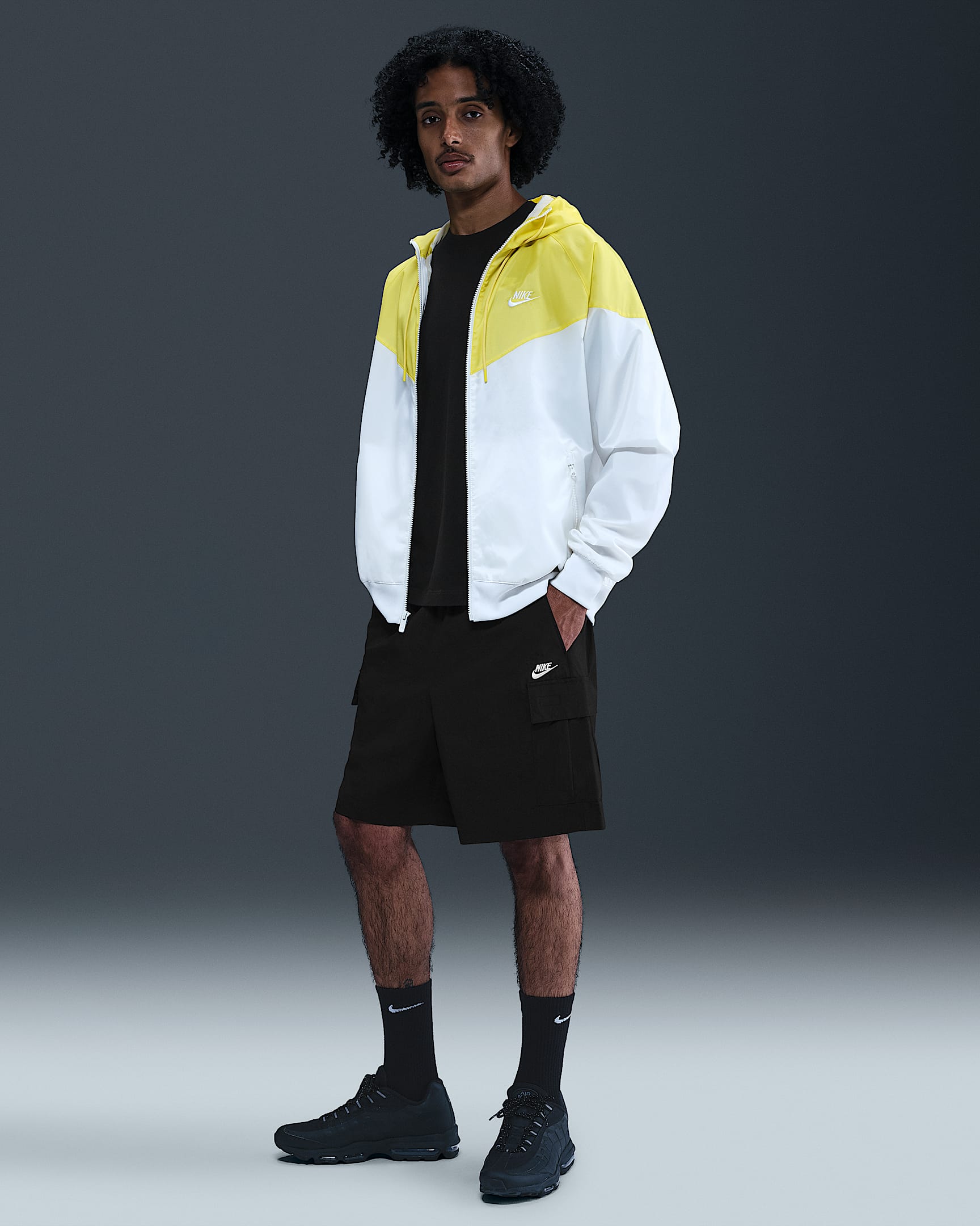 Shorts utilitarios para hombre Nike Sportswear Club - Negro/Blanco
