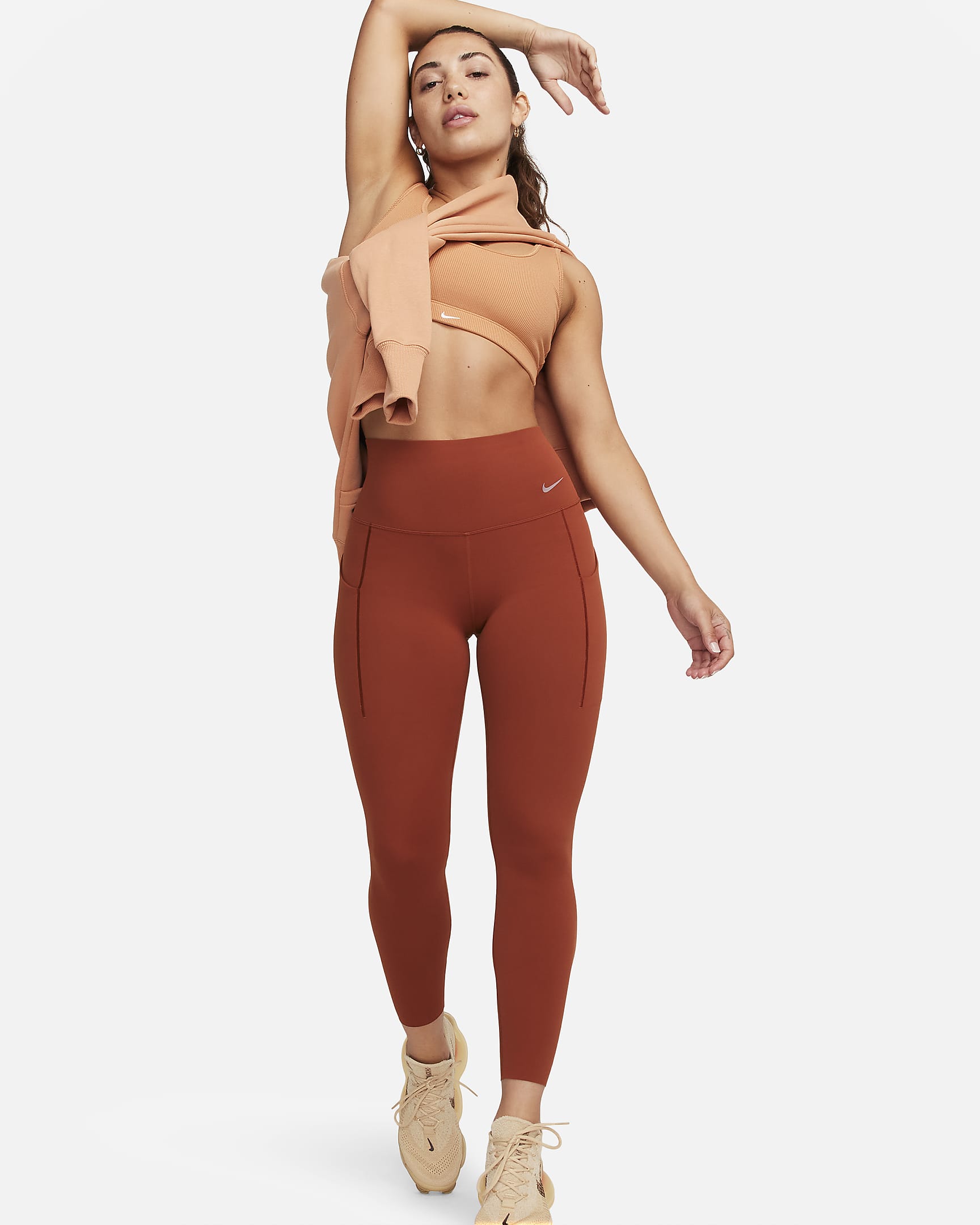 Leggings de 7/8 de tiro alto y sujeción media con bolsillos para mujer Nike Universa - Naranja fuerte/Negro