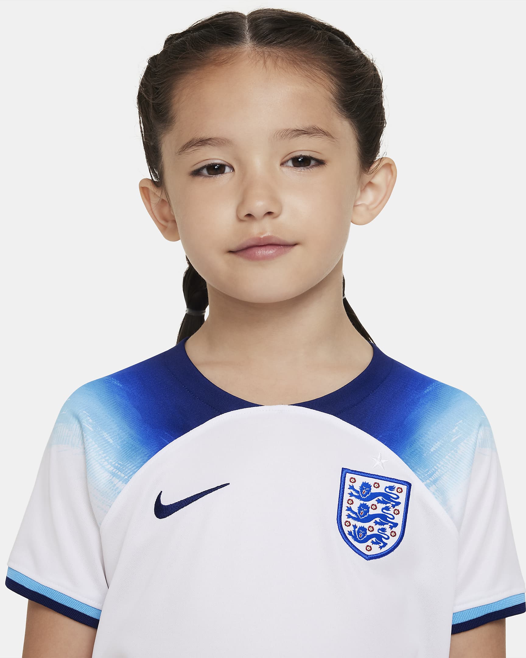England 2022/23 Home Younger Kids' Nike Football Kit. Nike LU