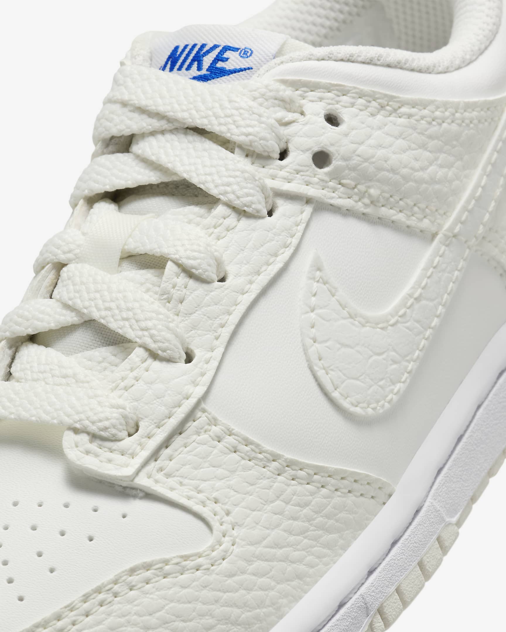 Nike Dunk Low SE sko til små barn - Sail/Hvit/Game Royal/Sail