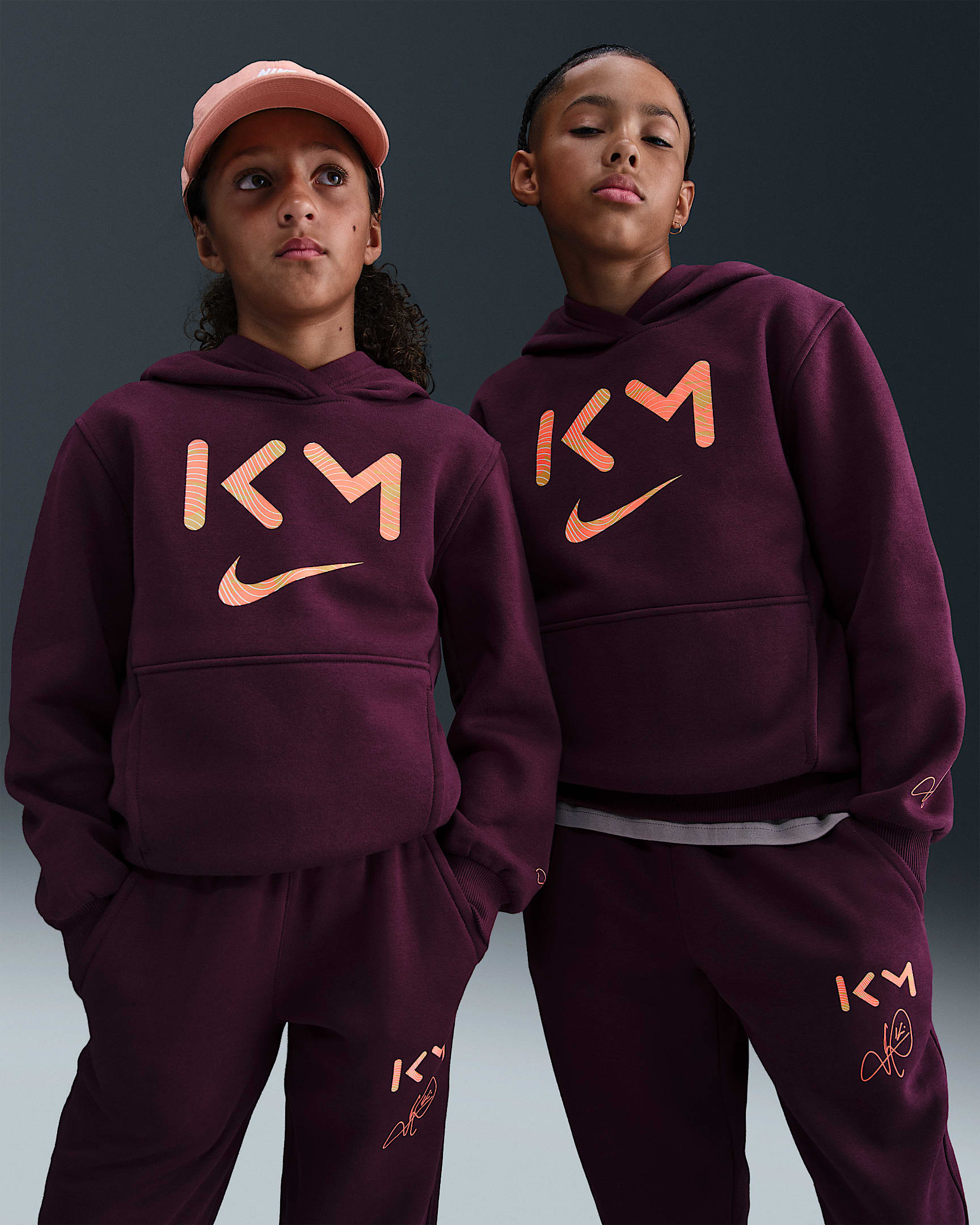 Kylian Mbappé Club Fleece Older Kids' Nike Dri-FIT Football Hoodie - Bordeaux/Orange Pulse/Melon Tint